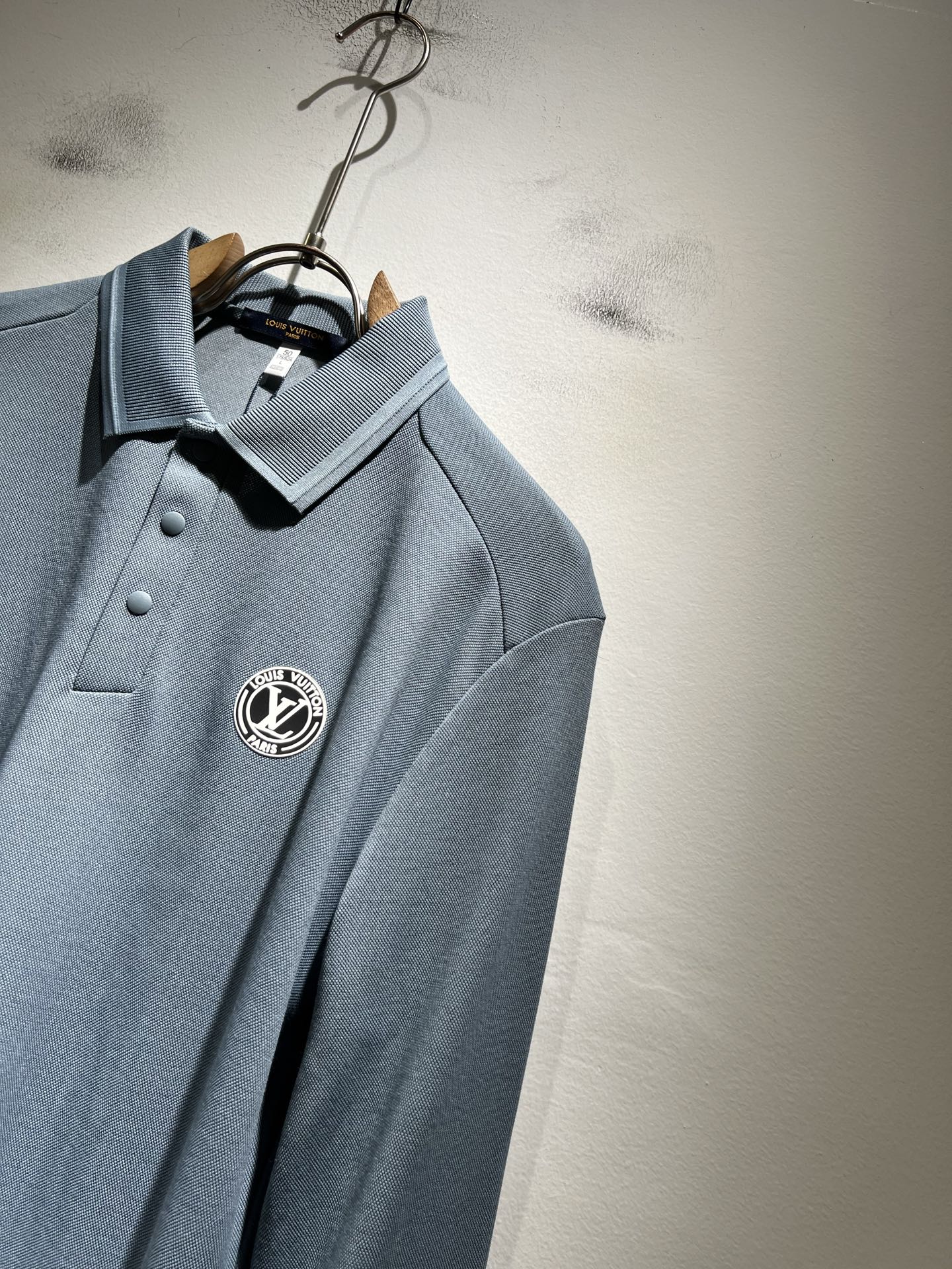 Louis Vuit*on路易*登2025秋冬新款长袖Polo衫，最新工艺时尚元素设计理念！胸前logo