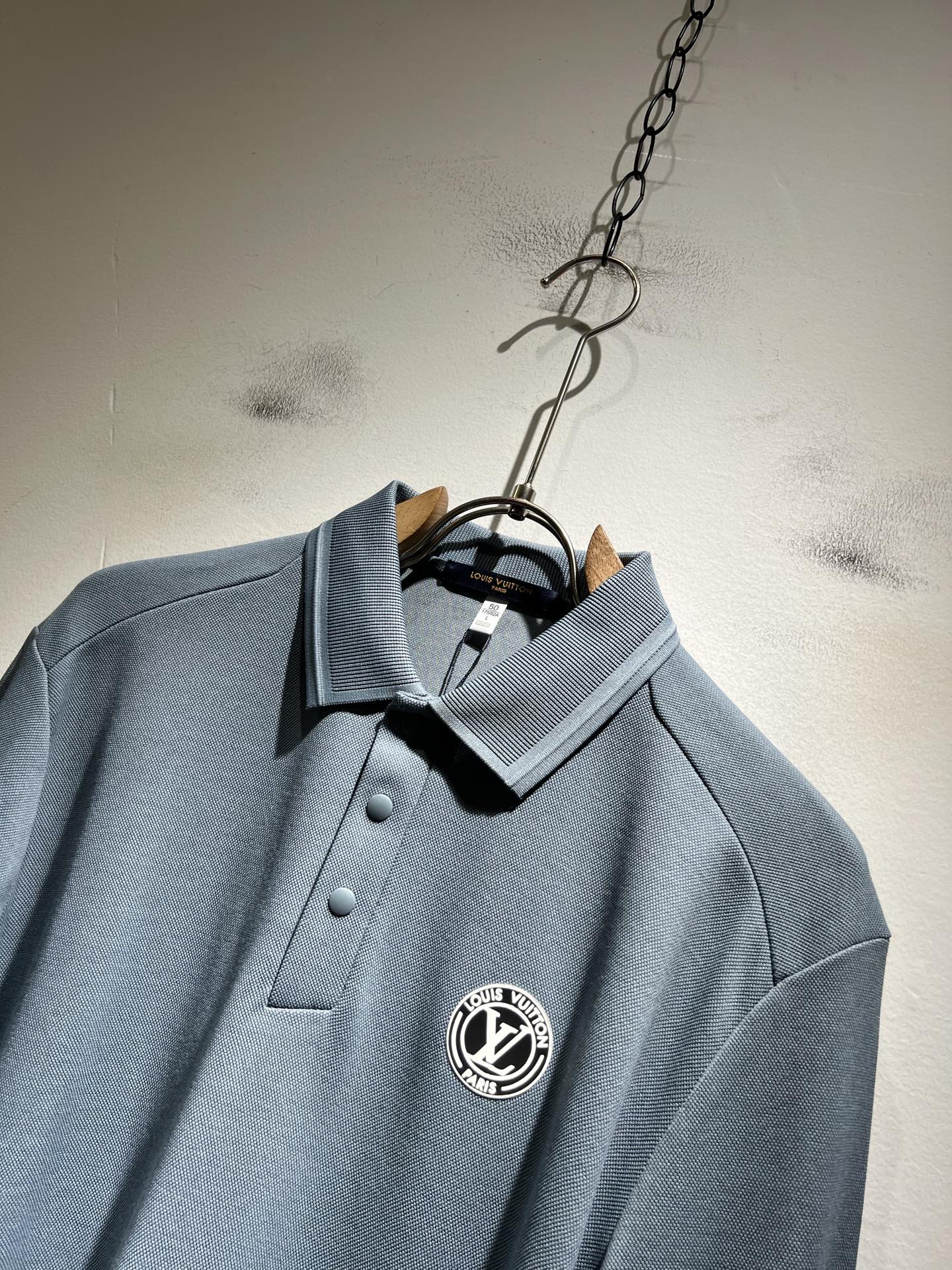 Louis Vuit*on路易*登2025秋冬新款长袖Polo衫，最新工艺时尚元素设计理念！胸前logo