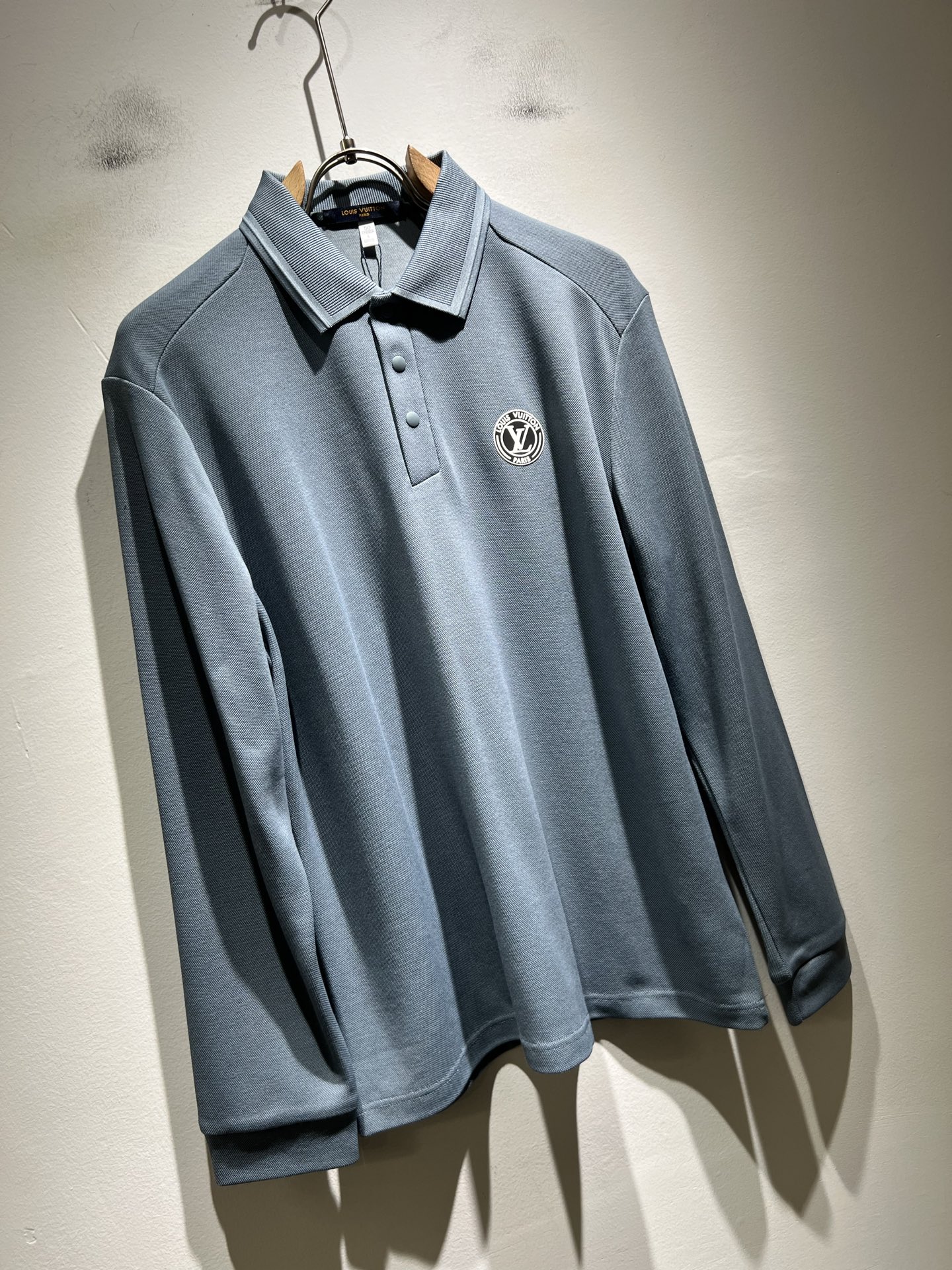Louis Vuit*on路易*登2025秋冬新款长袖Polo衫，最新工艺时尚元素设计理念！胸前logo