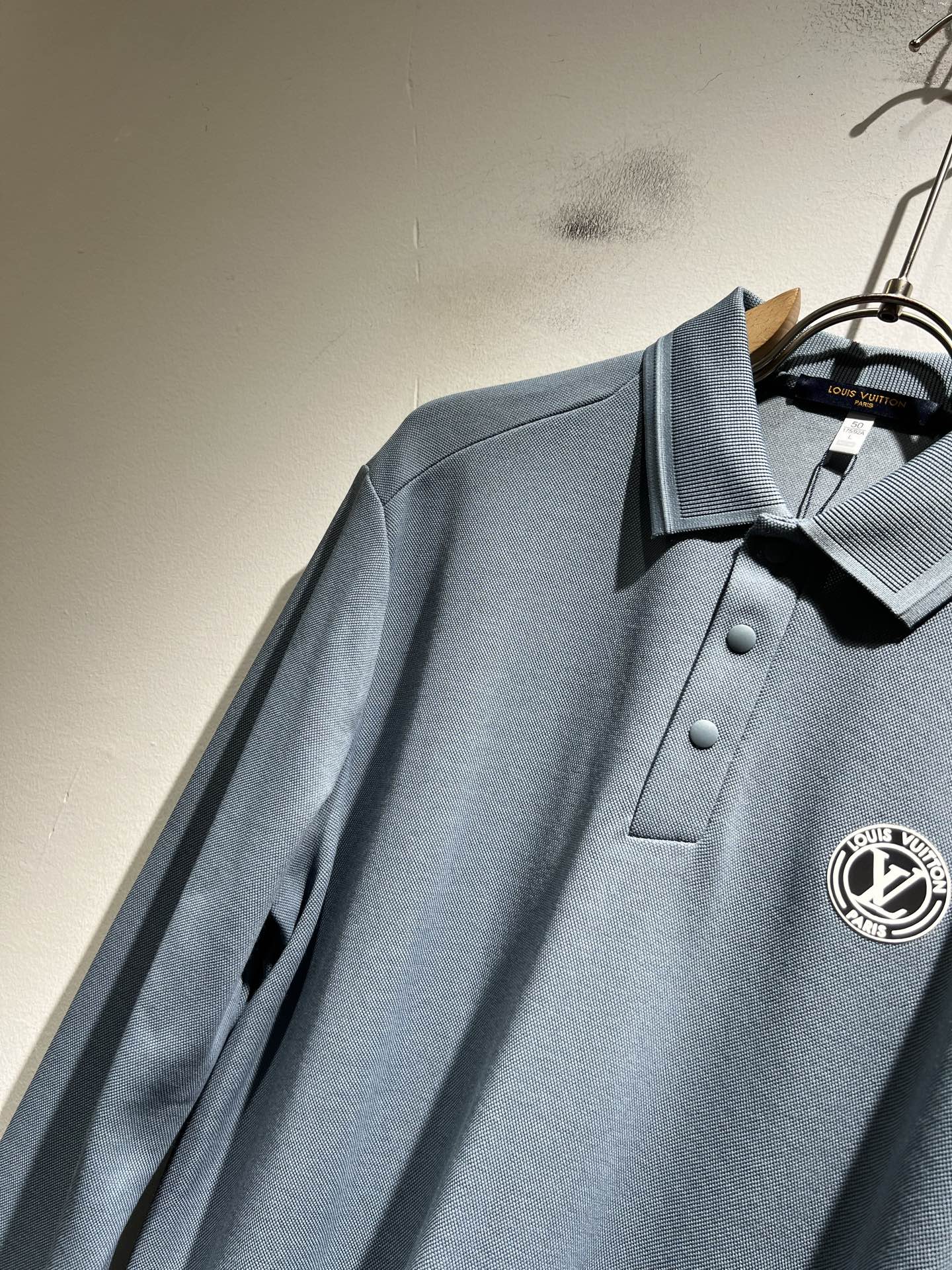 Louis Vuit*on路易*登2025秋冬新款长袖Polo衫，最新工艺时尚元素设计理念！胸前logo
