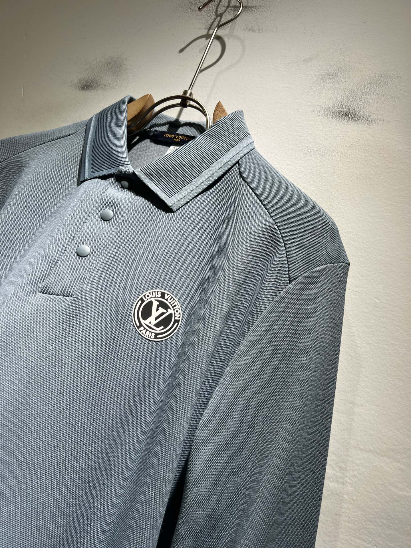 Louis Vuit*on路易*登2025秋冬新款长袖Polo衫，最新工艺时尚元素设计理念！胸前logo