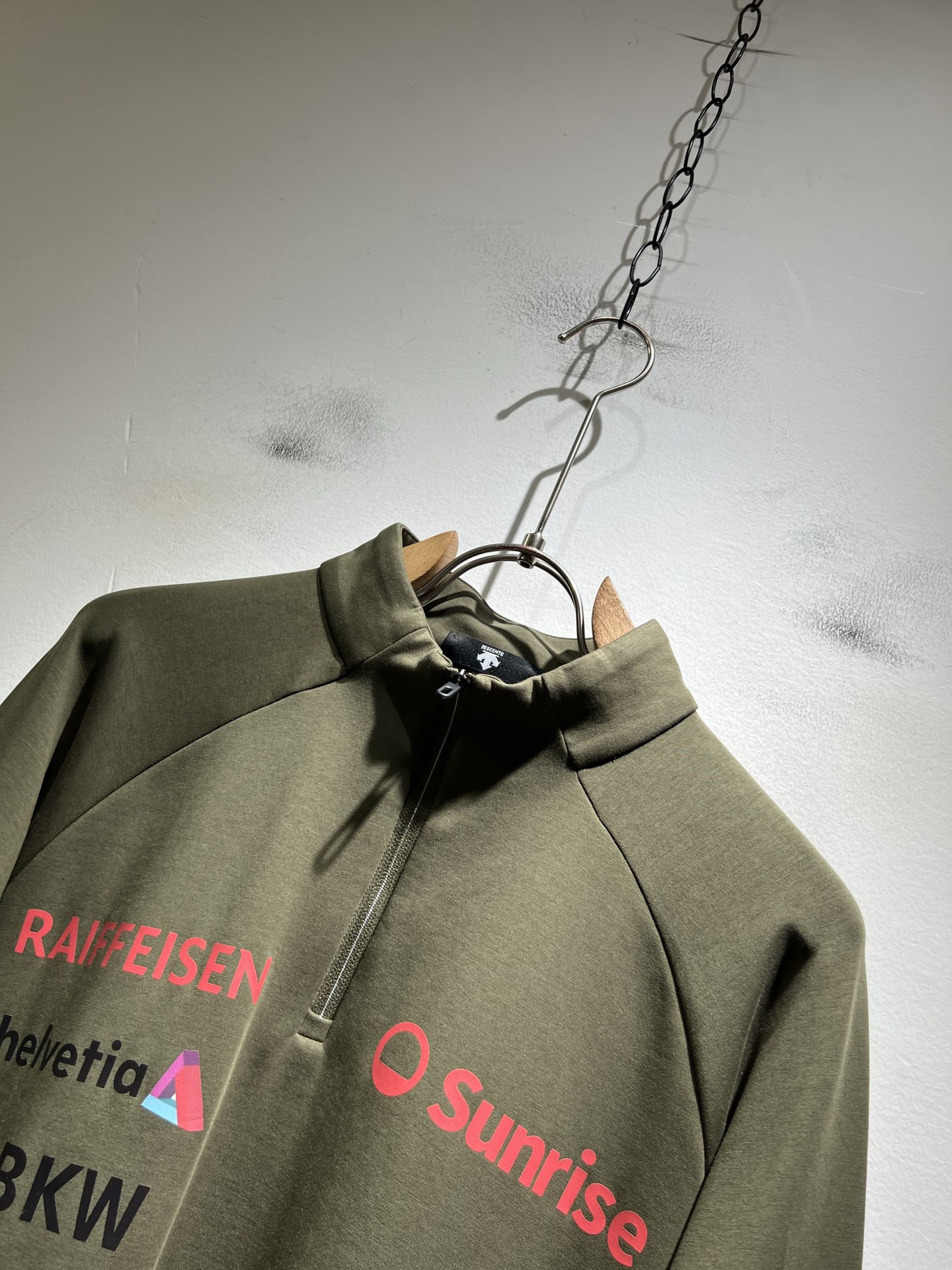 迪桑特DESCENTE，2025秋冬新款打底衫，自年荣耀至今的专业运动品牌。80余年来，始终坚持“Des