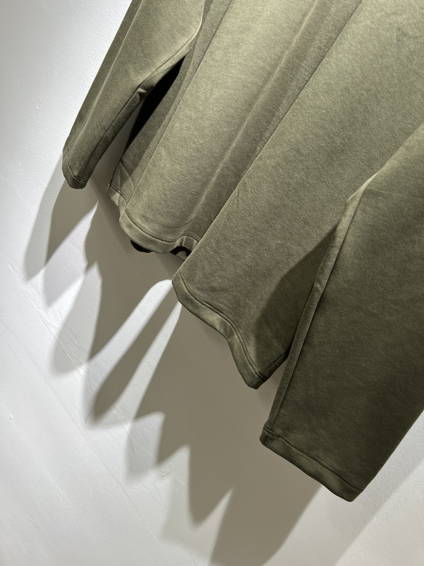 迪桑特DESCENTE，2025秋冬新款打底衫，自年荣耀至今的专业运动品牌。80余年来，始终坚持“Des