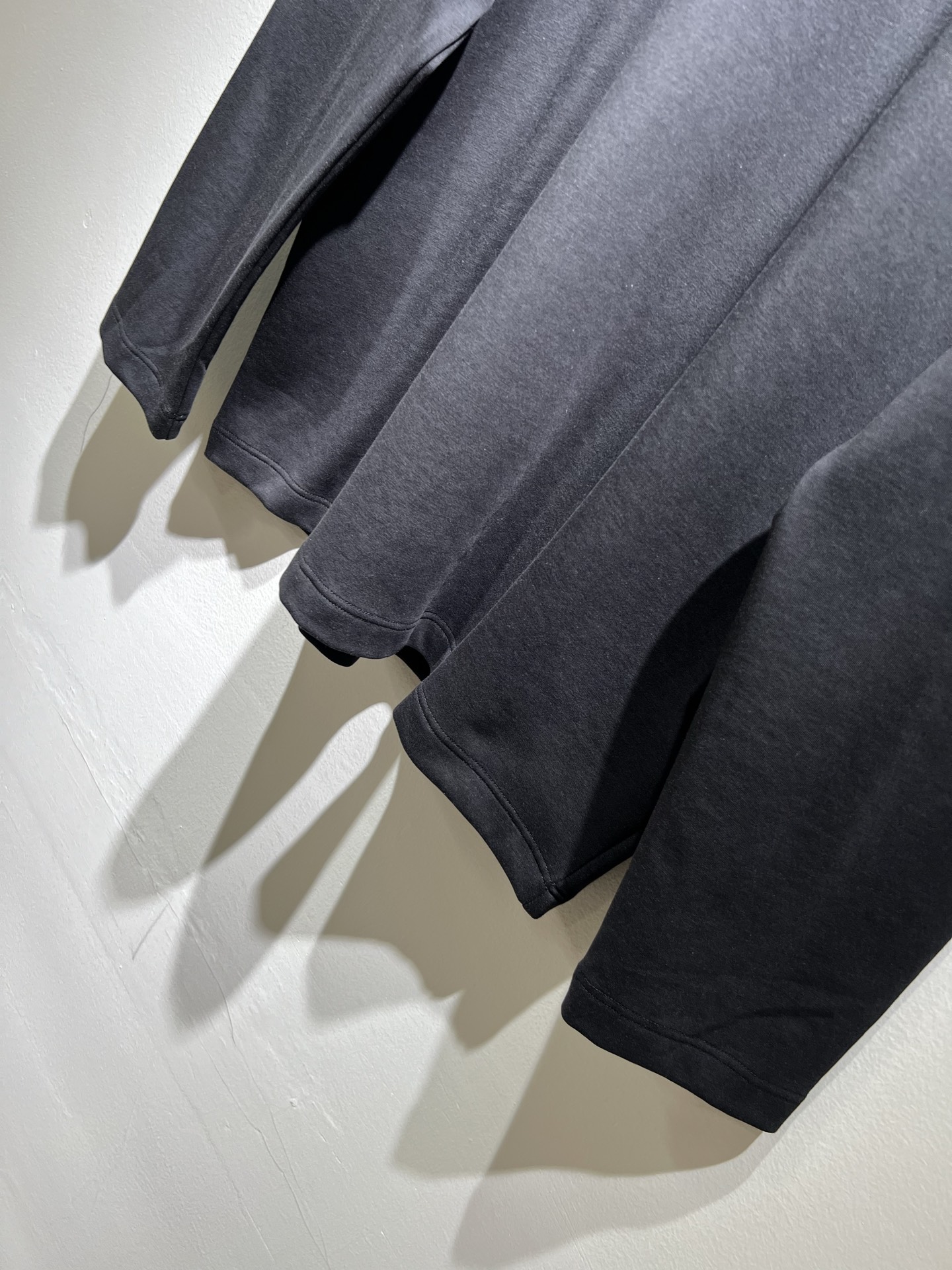 迪桑特DESCENTE，2025秋冬新款打底衫，自年荣耀至今的专业运动品牌。80余年来，始终坚持“Des