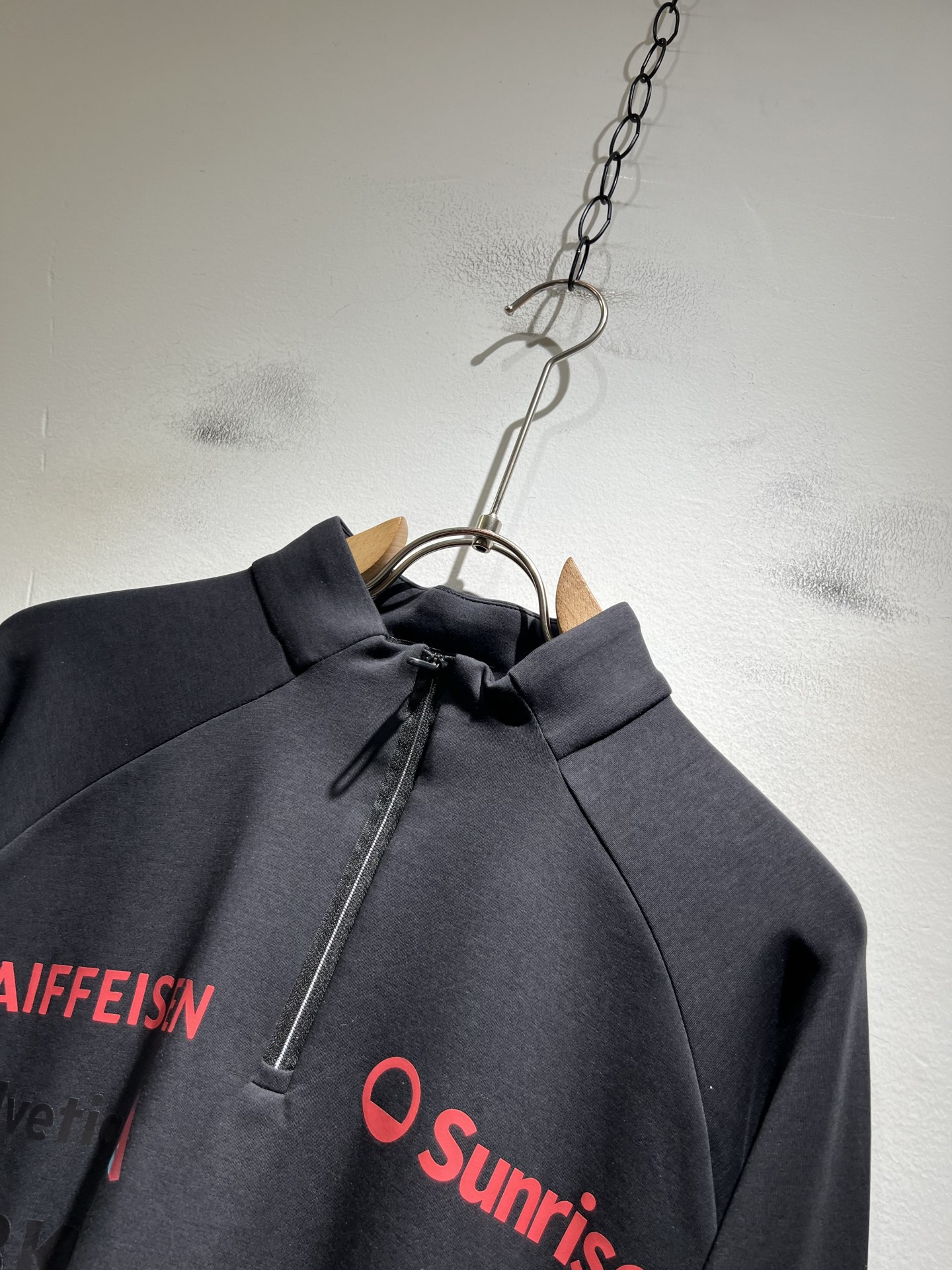 迪桑特DESCENTE，2025秋冬新款打底衫，自年荣耀至今的专业运动品牌。80余年来，始终坚持“Des