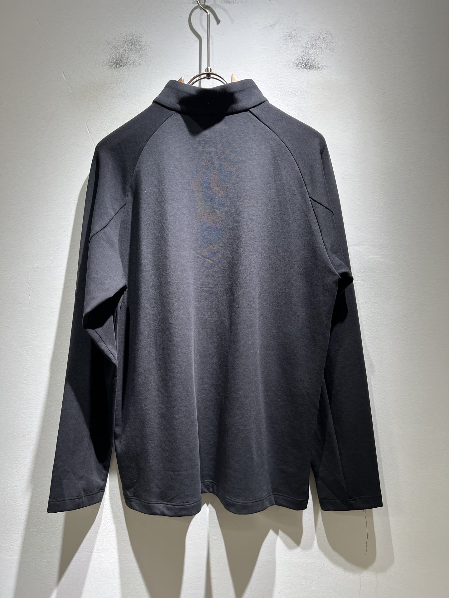 迪桑特DESCENTE，2025秋冬新款打底衫，自年荣耀至今的专业运动品牌。80余年来，始终坚持“Des