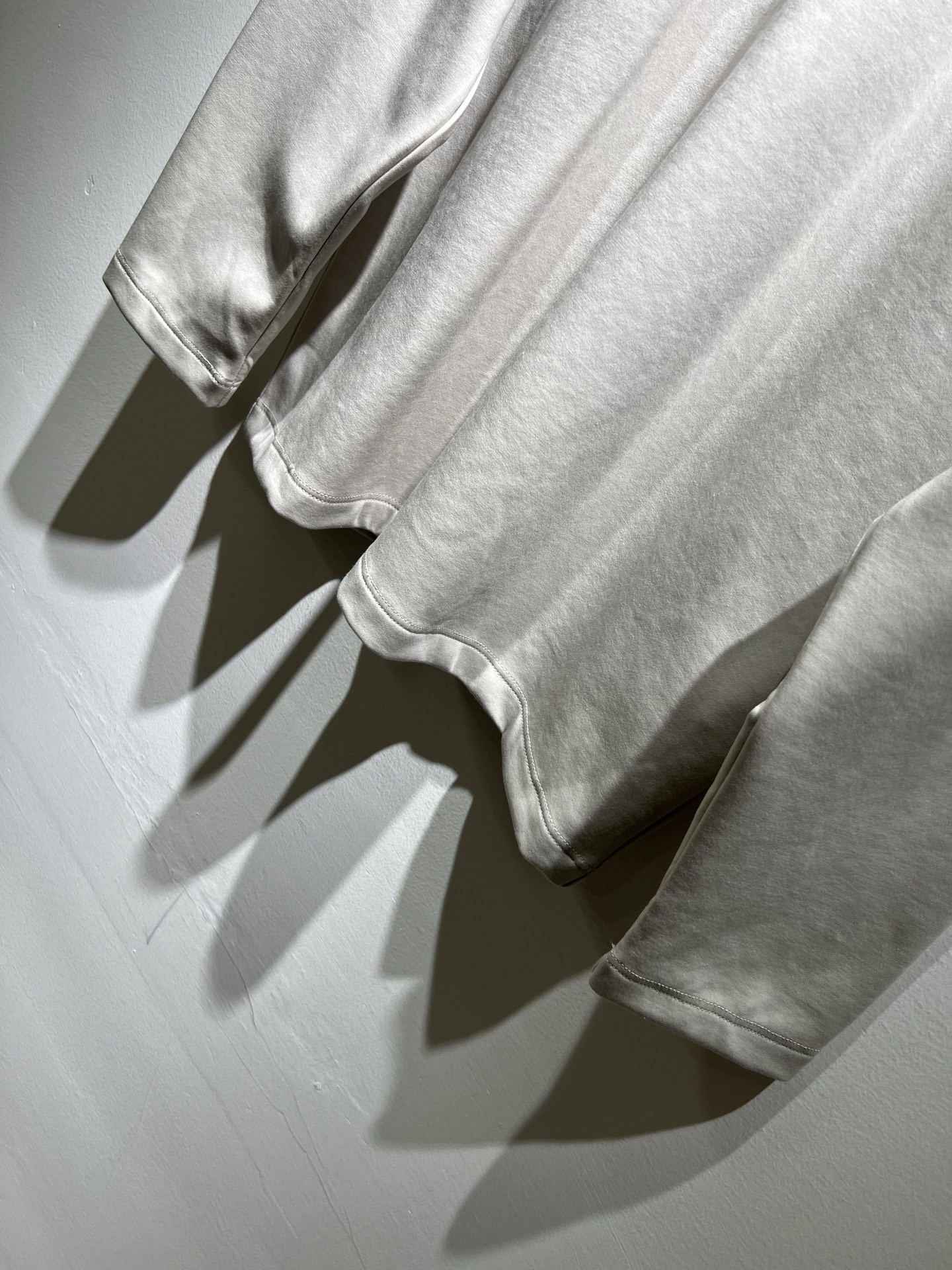 迪桑特DESCENTE，2025秋冬新款打底衫，自年荣耀至今的专业运动品牌。80余年来，始终坚持“Des