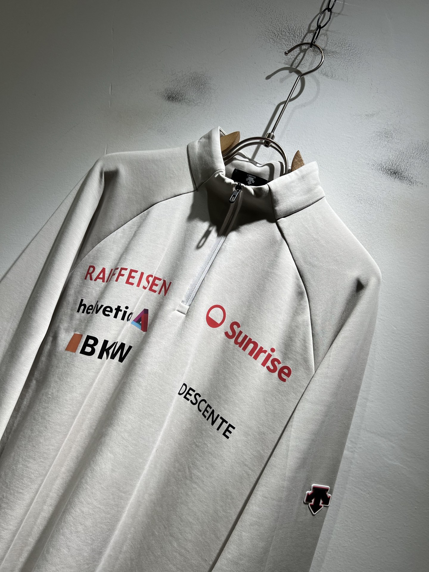 迪桑特DESCENTE，2025秋冬新款打底衫，自年荣耀至今的专业运动品牌。80余年来，始终坚持“Des