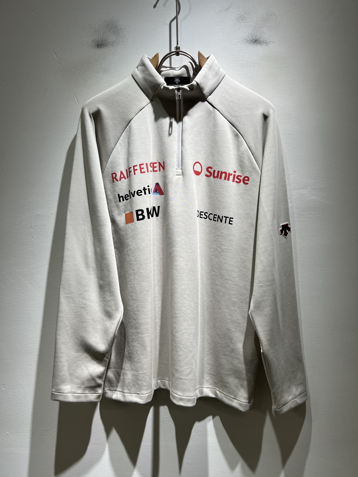 迪桑特DESCENTE，2025秋冬新款打底衫，自年荣耀至今的专业运动品牌。80余年来，始终坚持“Des