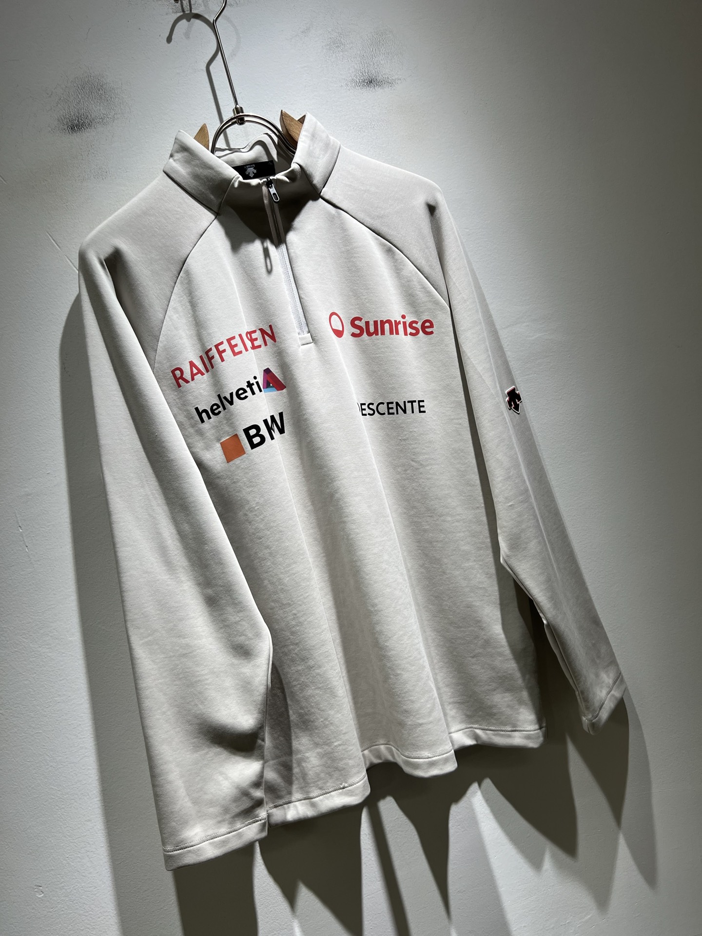 迪桑特DESCENTE，2025秋冬新款打底衫，自年荣耀至今的专业运动品牌。80余年来，始终坚持“Des