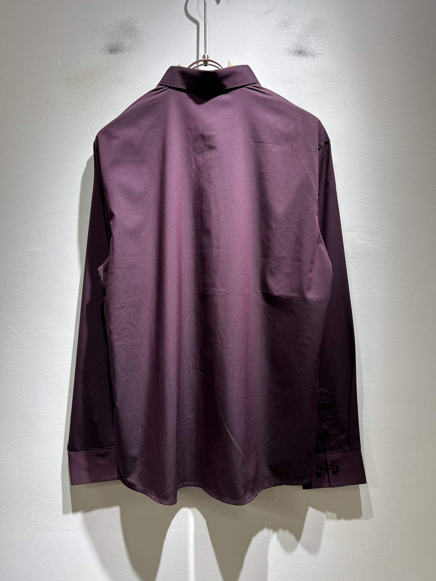 Bur*erry 巴*莉 2025秋冬新款男士衬衣，品牌最新设计元素！既不单调也不复杂,恰到好处的展现品