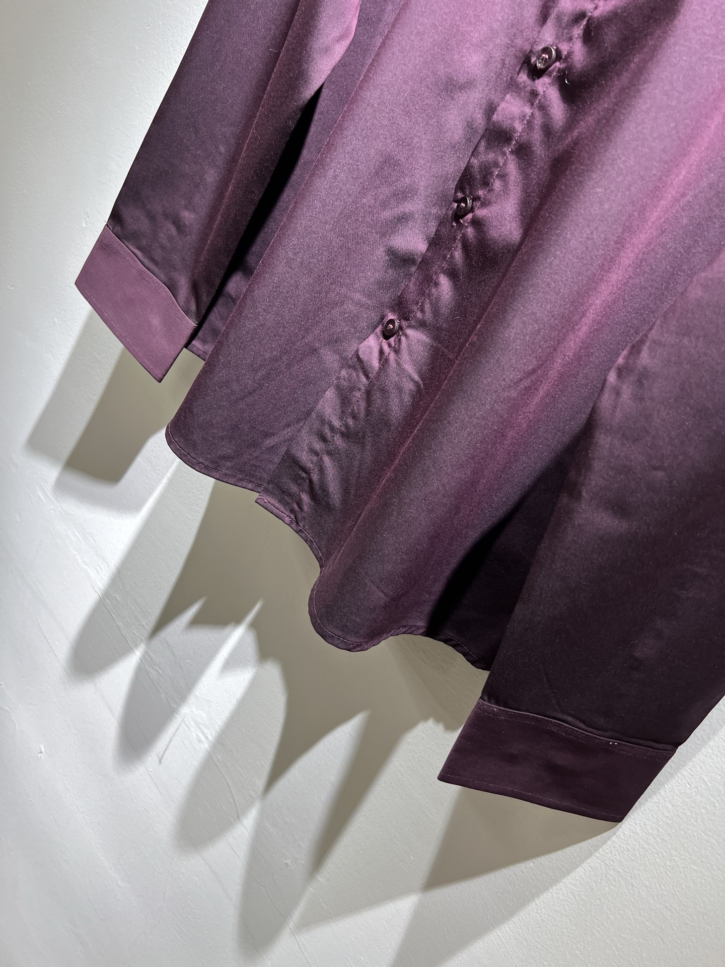 Bur*erry 巴*莉 2025秋冬新款男士衬衣，品牌最新设计元素！既不单调也不复杂,恰到好处的展现品