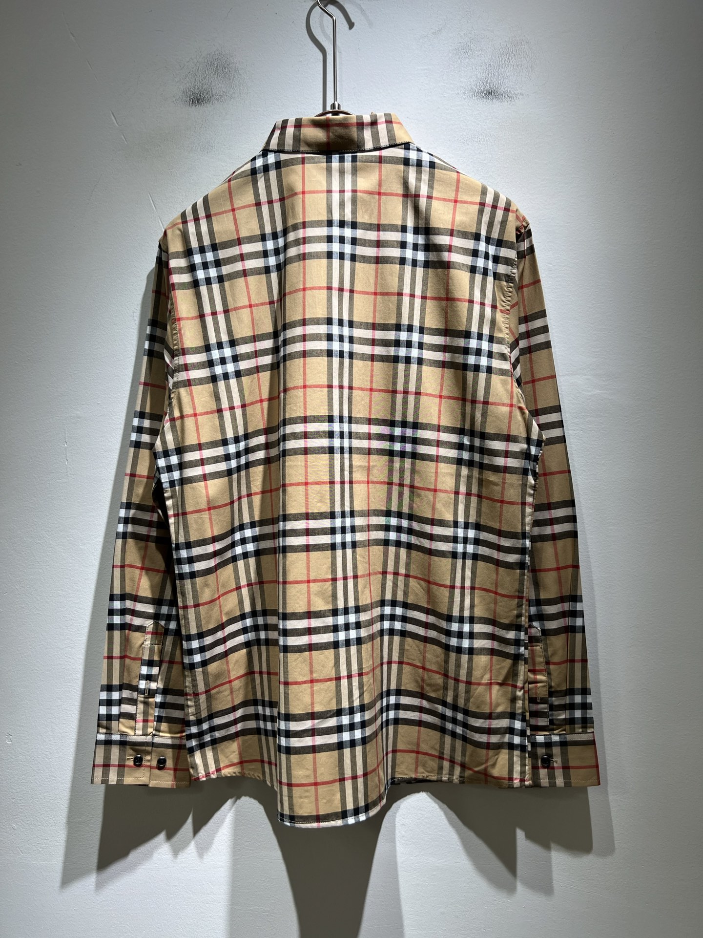 Bur*erry 巴*莉 2025秋季新款男士格子衬衣，品牌最新设计元素！既不单调也不复杂,恰到好处的展