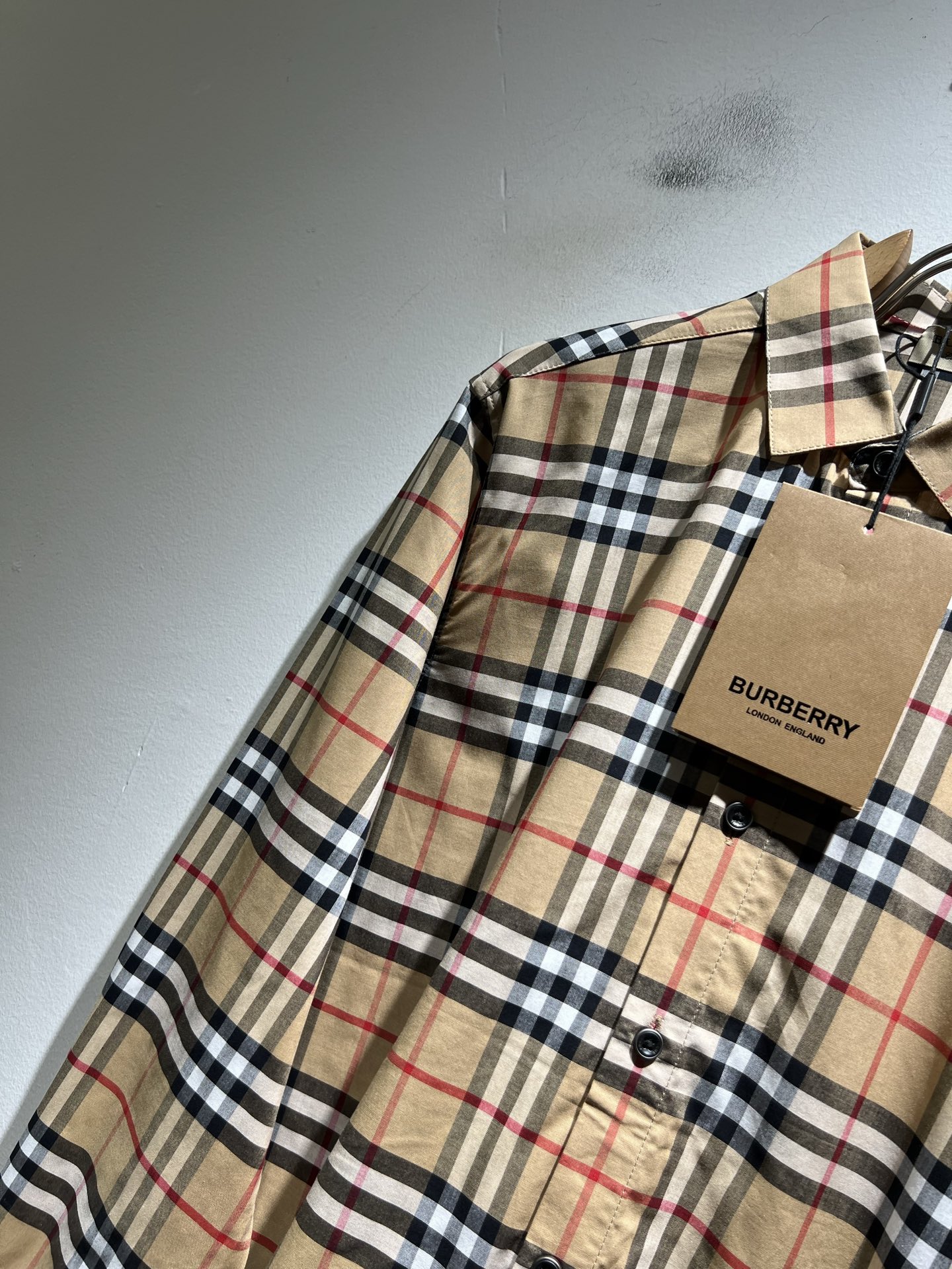 Bur*erry 巴*莉 2025秋季新款男士格子衬衣，品牌最新设计元素！既不单调也不复杂,恰到好处的展