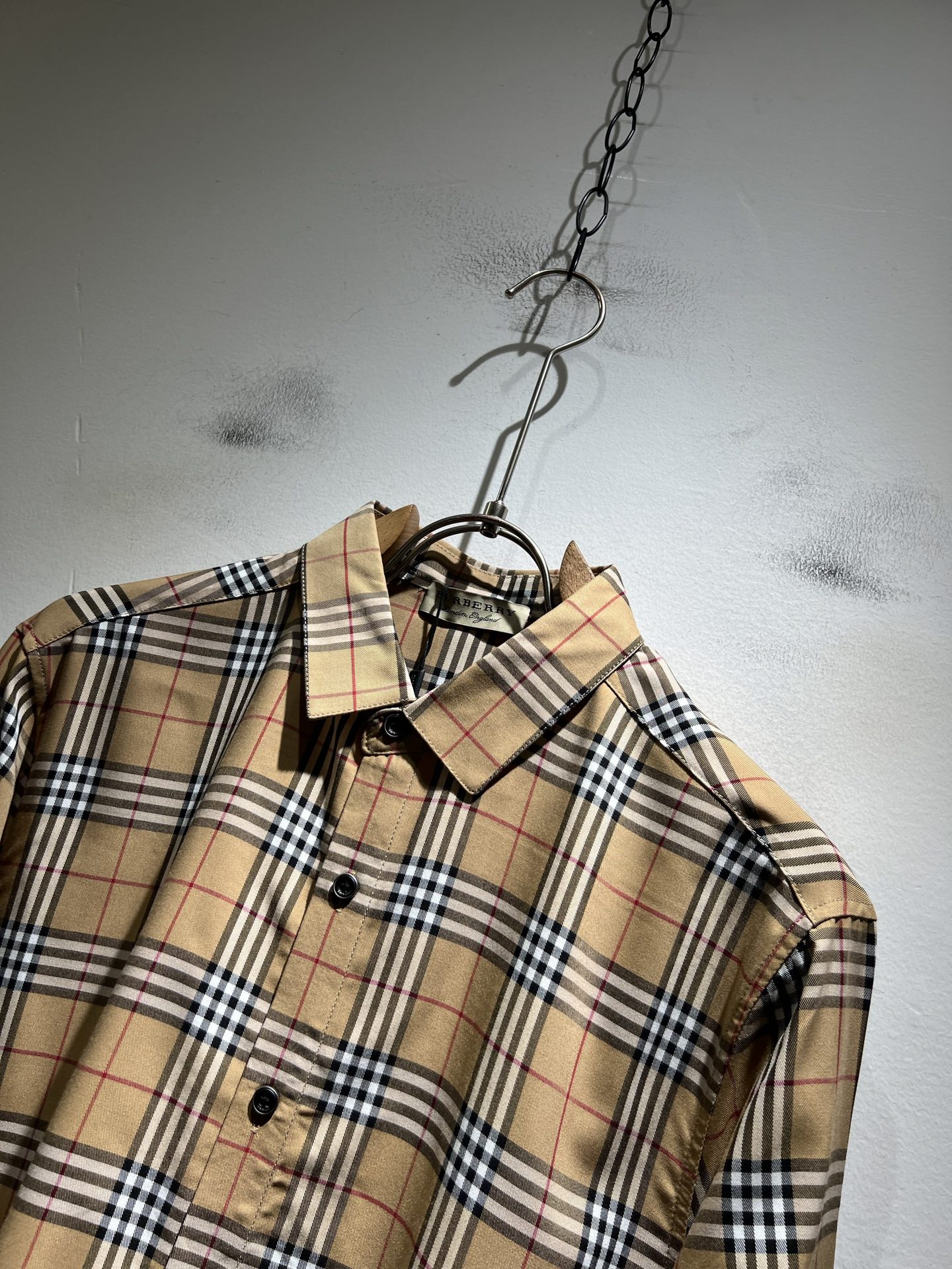 Bur*erry 巴*莉 2025秋季新款男士格子衬衣，品牌最新设计元素！既不单调也不复杂,恰到好处的展