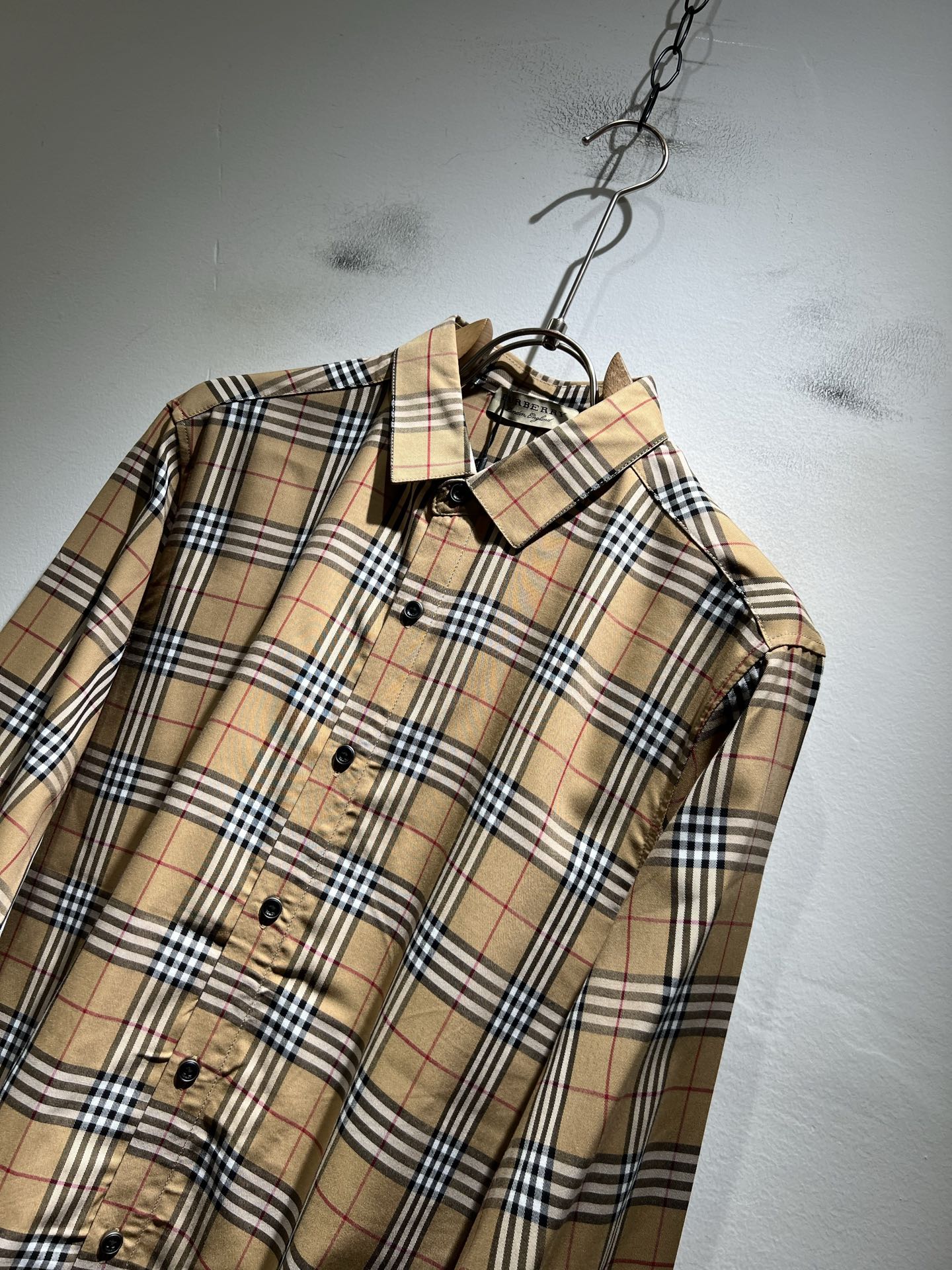 Bur*erry 巴*莉 2025秋季新款男士格子衬衣，品牌最新设计元素！既不单调也不复杂,恰到好处的展