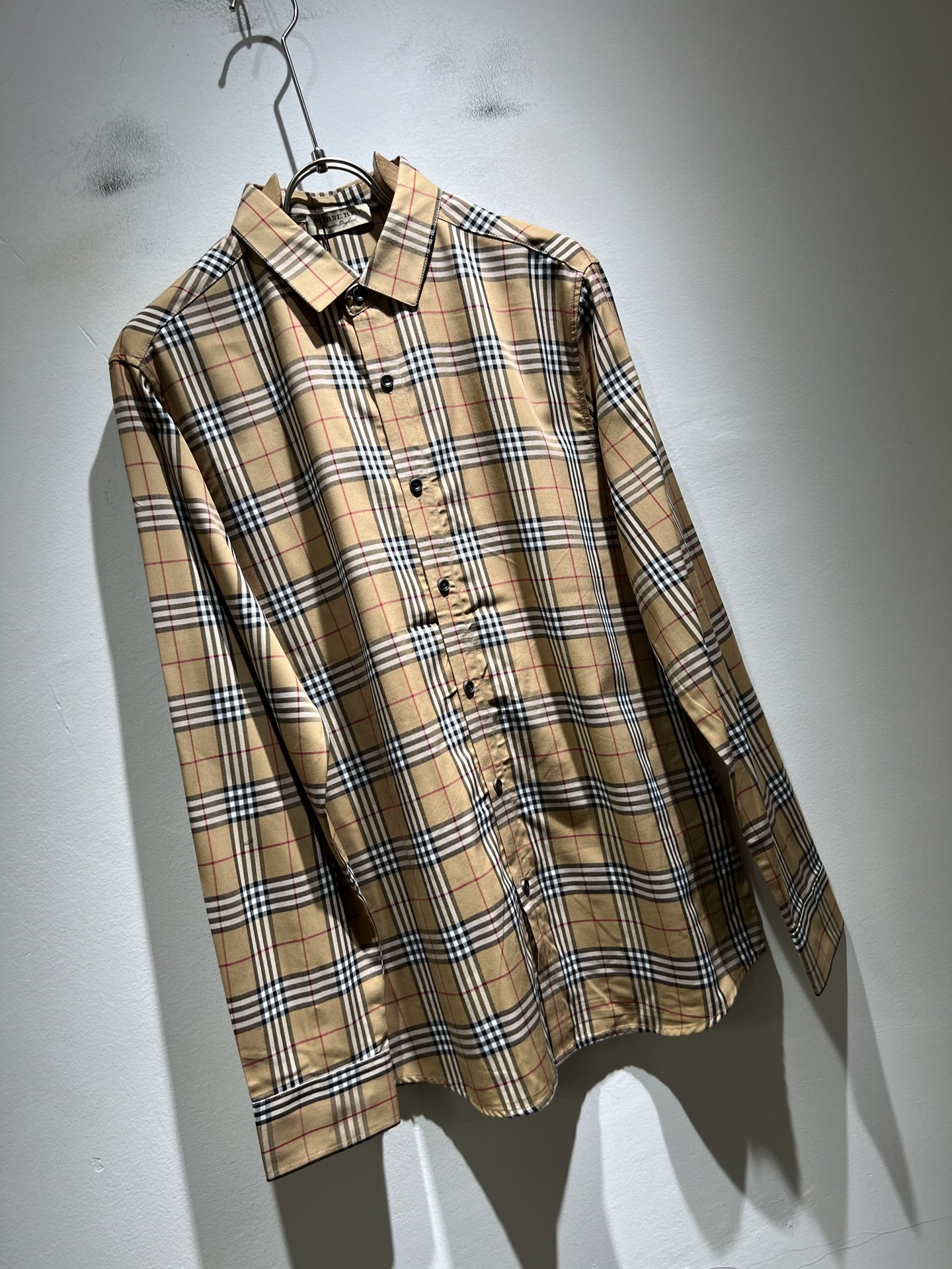 Bur*erry 巴*莉 2025秋季新款男士格子衬衣，品牌最新设计元素！既不单调也不复杂,恰到好处的展