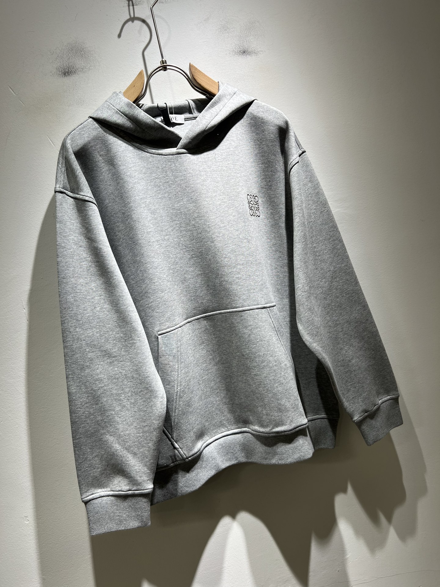 LOE*WE罗*威 2025秋冬男女同款👫长袖连帽卫衣，意大利原厂订单渠道，极具个性高级潮风，标志log