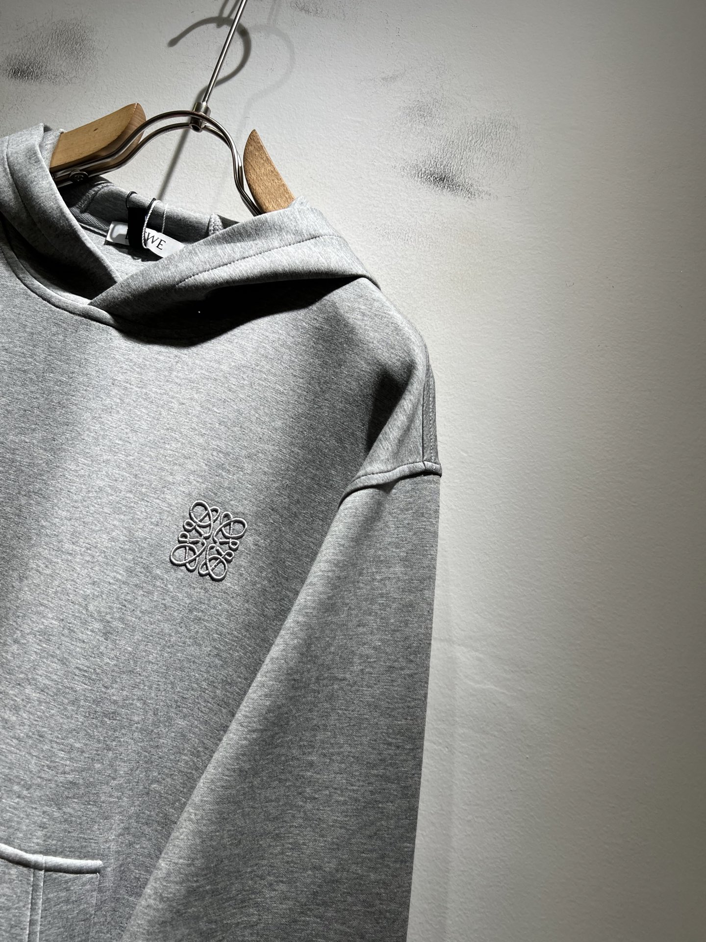 LOE*WE罗*威 2025秋冬男女同款👫长袖连帽卫衣，意大利原厂订单渠道，极具个性高级潮风，标志log