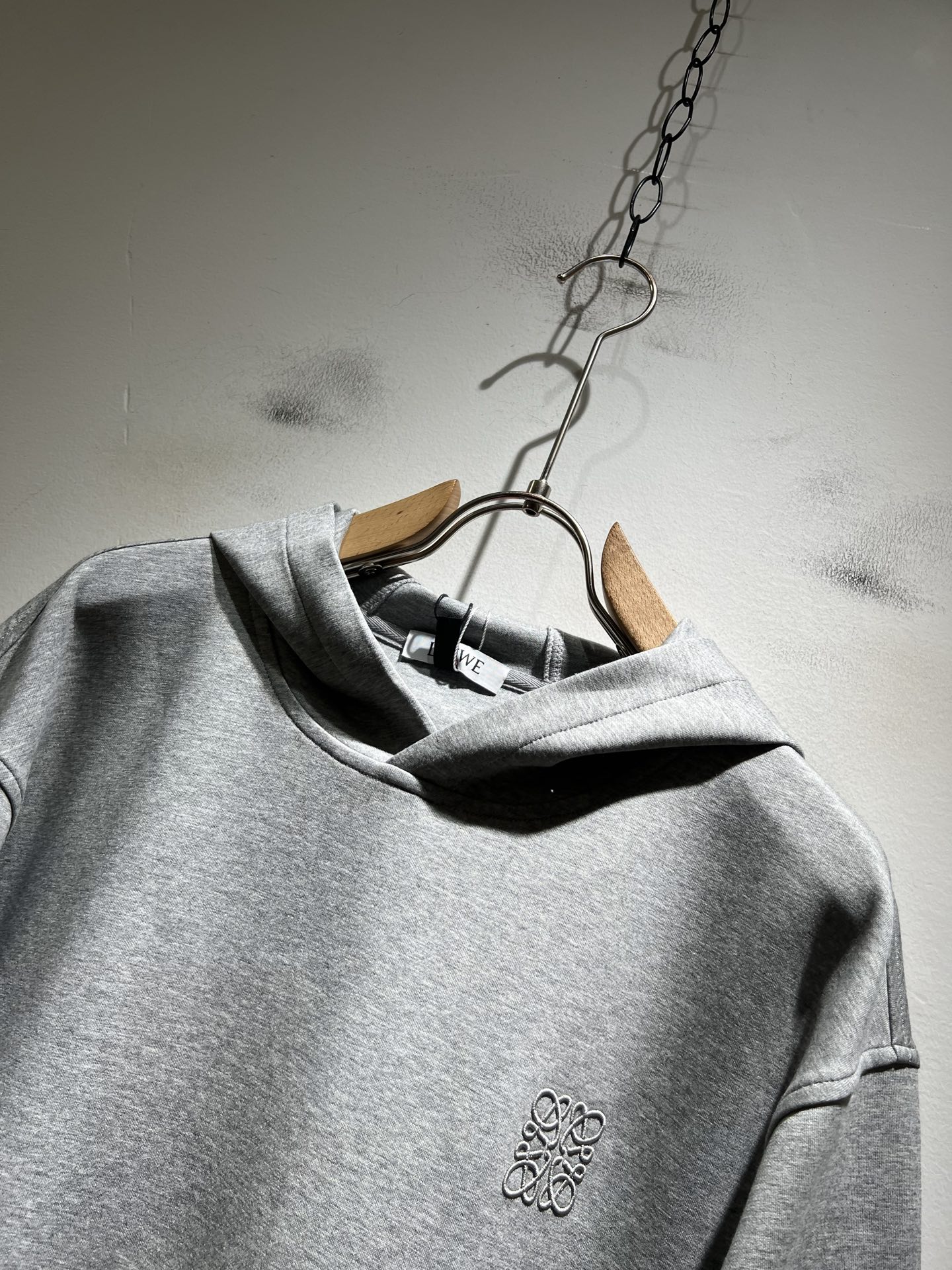 LOE*WE罗*威 2025秋冬男女同款👫长袖连帽卫衣，意大利原厂订单渠道，极具个性高级潮风，标志log