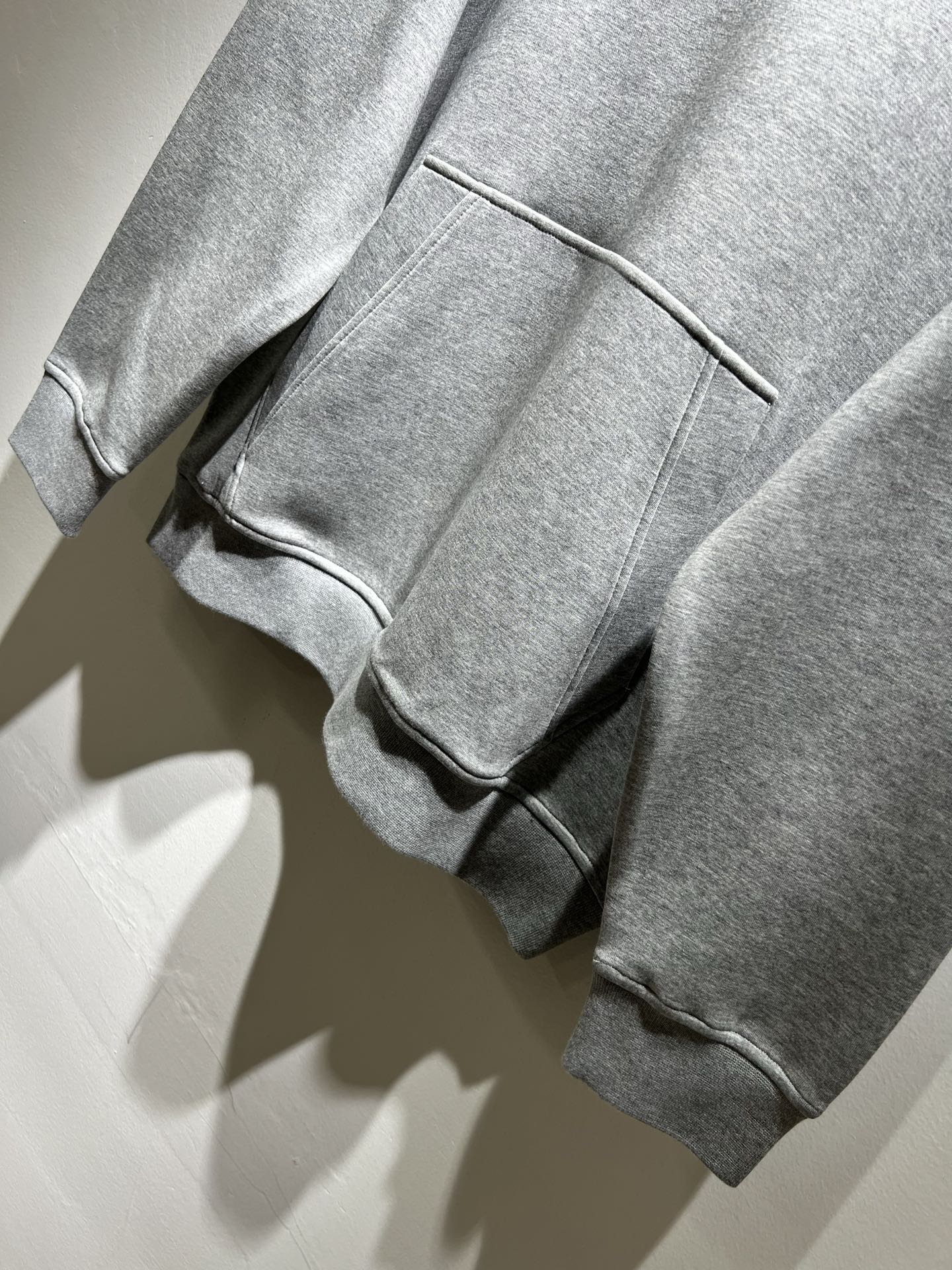 LOE*WE罗*威 2025秋冬男女同款👫长袖连帽卫衣，意大利原厂订单渠道，极具个性高级潮风，标志log