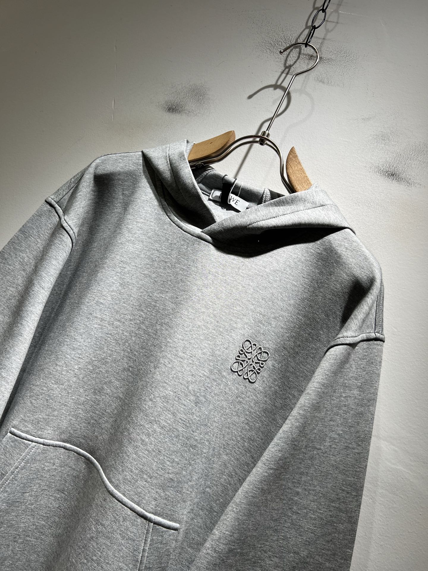 LOE*WE罗*威 2025秋冬男女同款👫长袖连帽卫衣，意大利原厂订单渠道，极具个性高级潮风，标志log