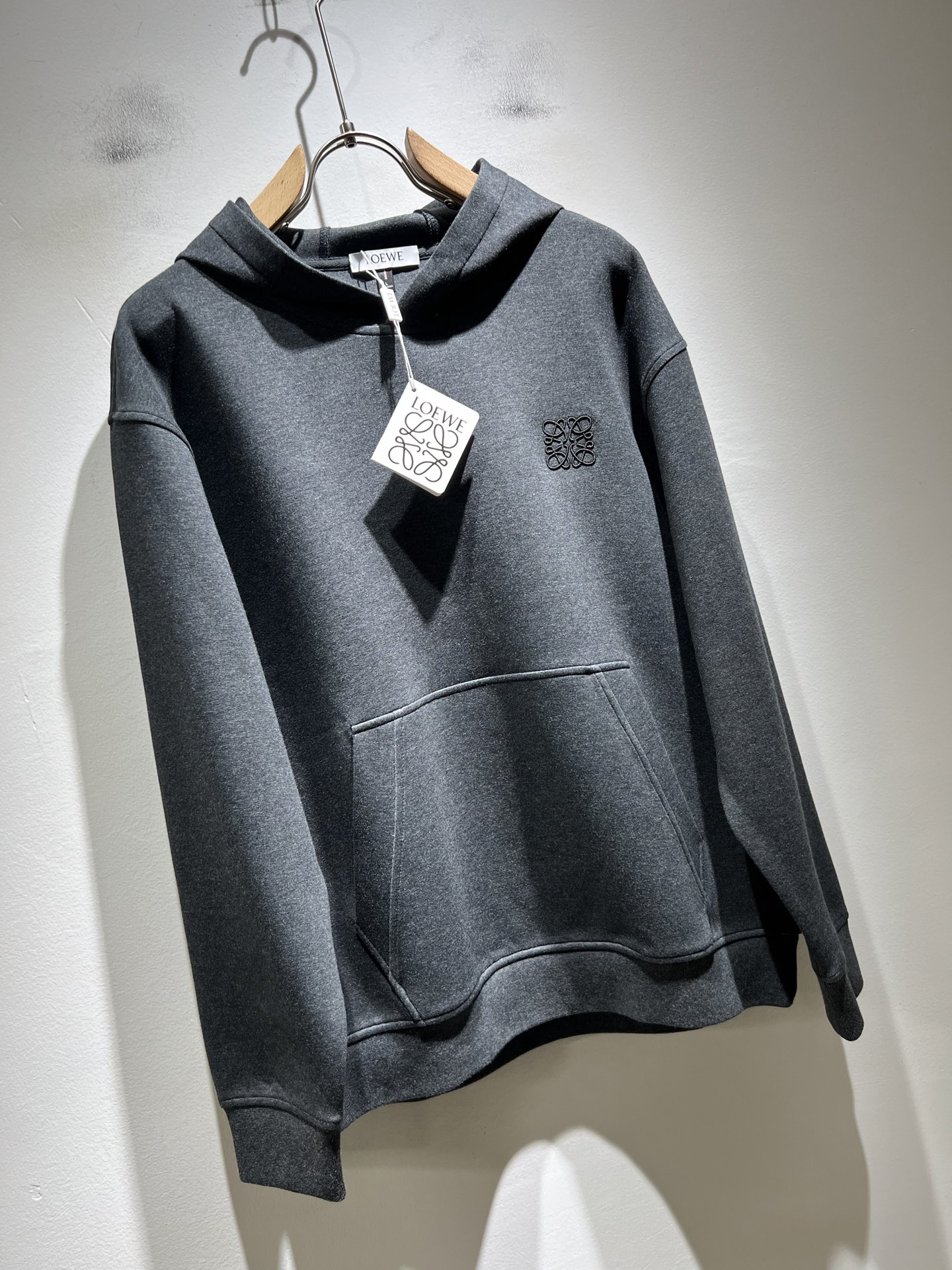 LOE*WE罗*威 2025秋冬男女同款👫长袖连帽卫衣，意大利原厂订单渠道，极具个性高级潮风，标志log