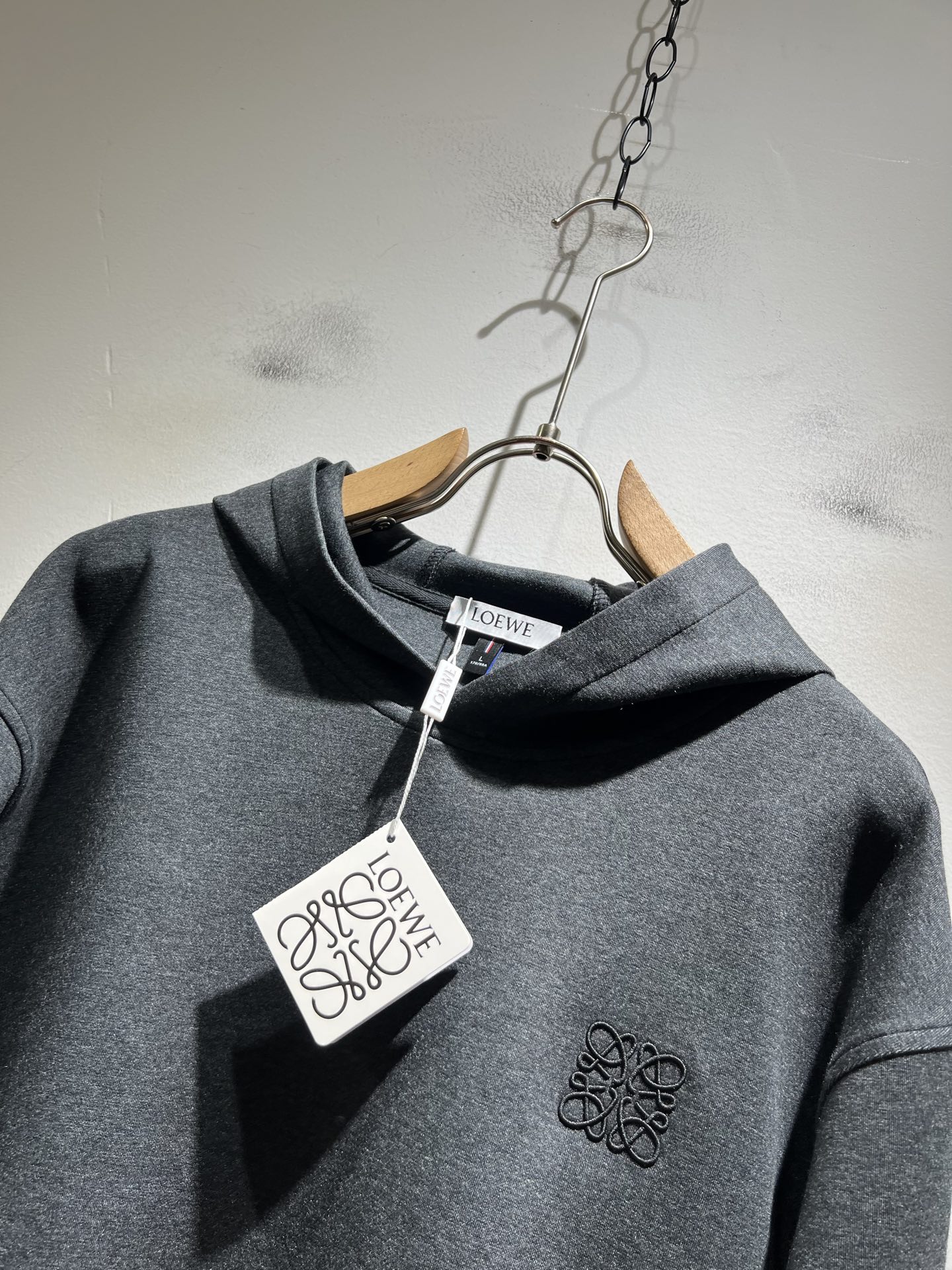 LOE*WE罗*威 2025秋冬男女同款👫长袖连帽卫衣，意大利原厂订单渠道，极具个性高级潮风，标志log