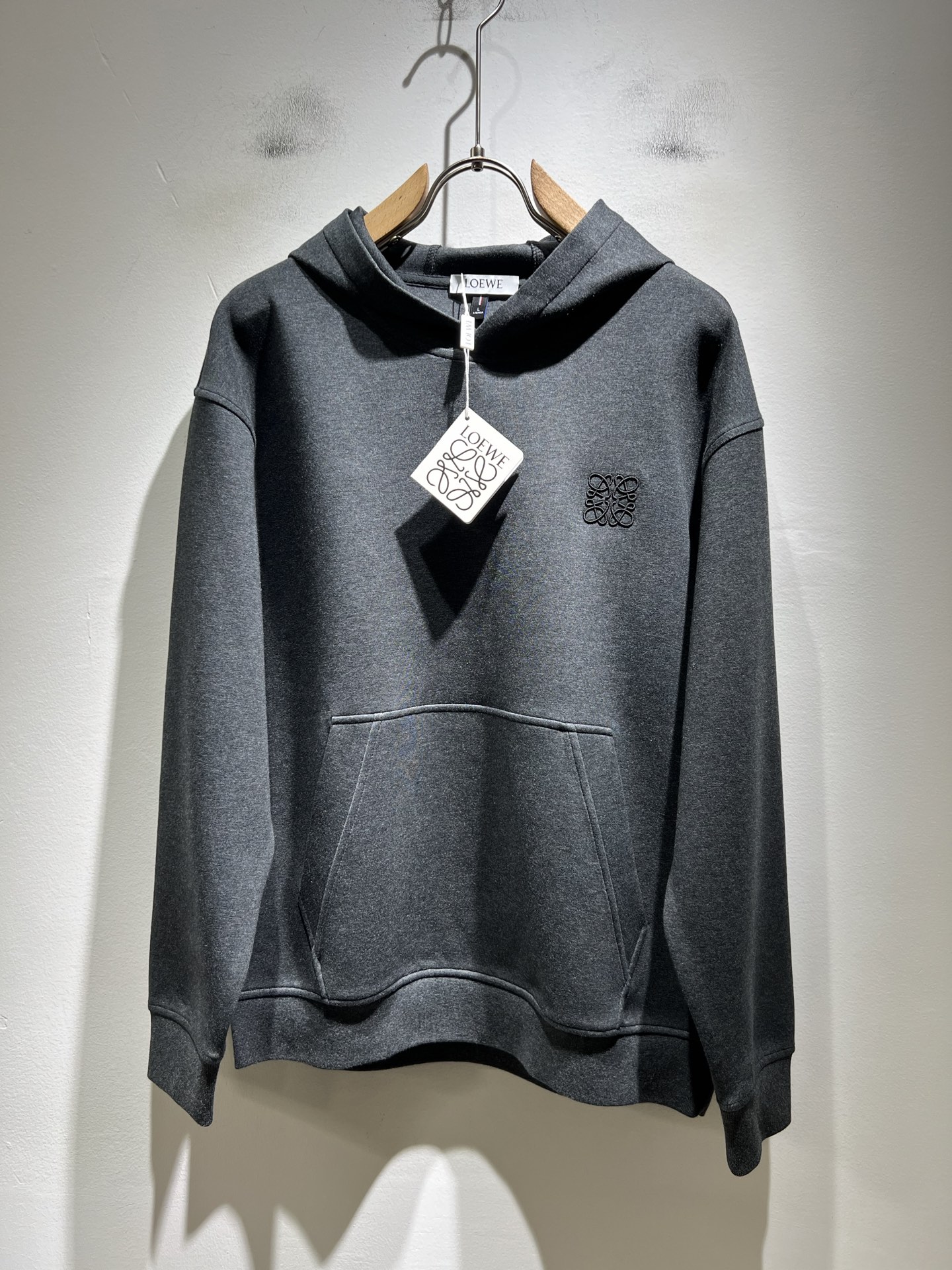 LOE*WE罗*威 2025秋冬男女同款👫长袖连帽卫衣，意大利原厂订单渠道，极具个性高级潮风，标志log