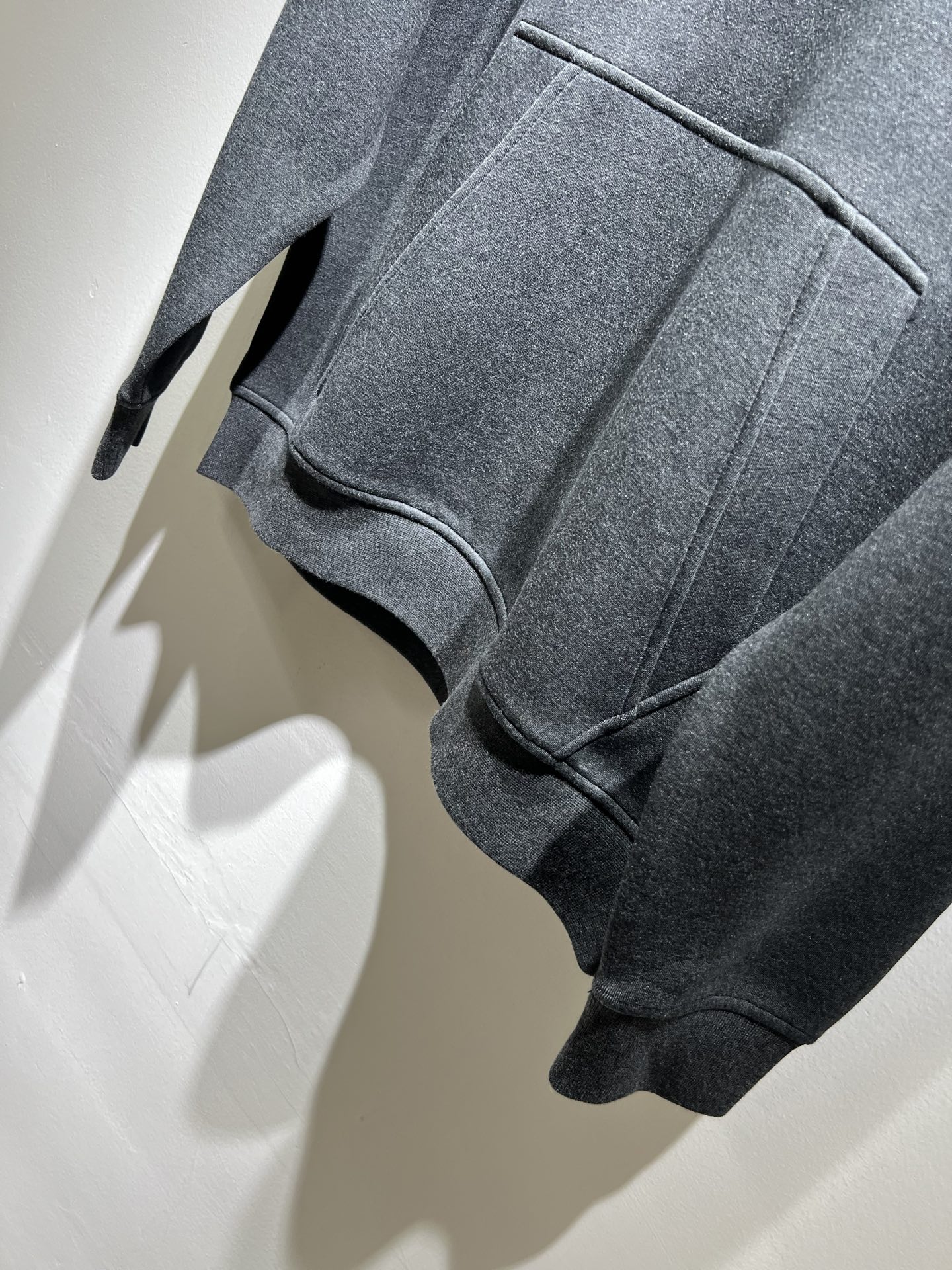 LOE*WE罗*威 2025秋冬男女同款👫长袖连帽卫衣，意大利原厂订单渠道，极具个性高级潮风，标志log