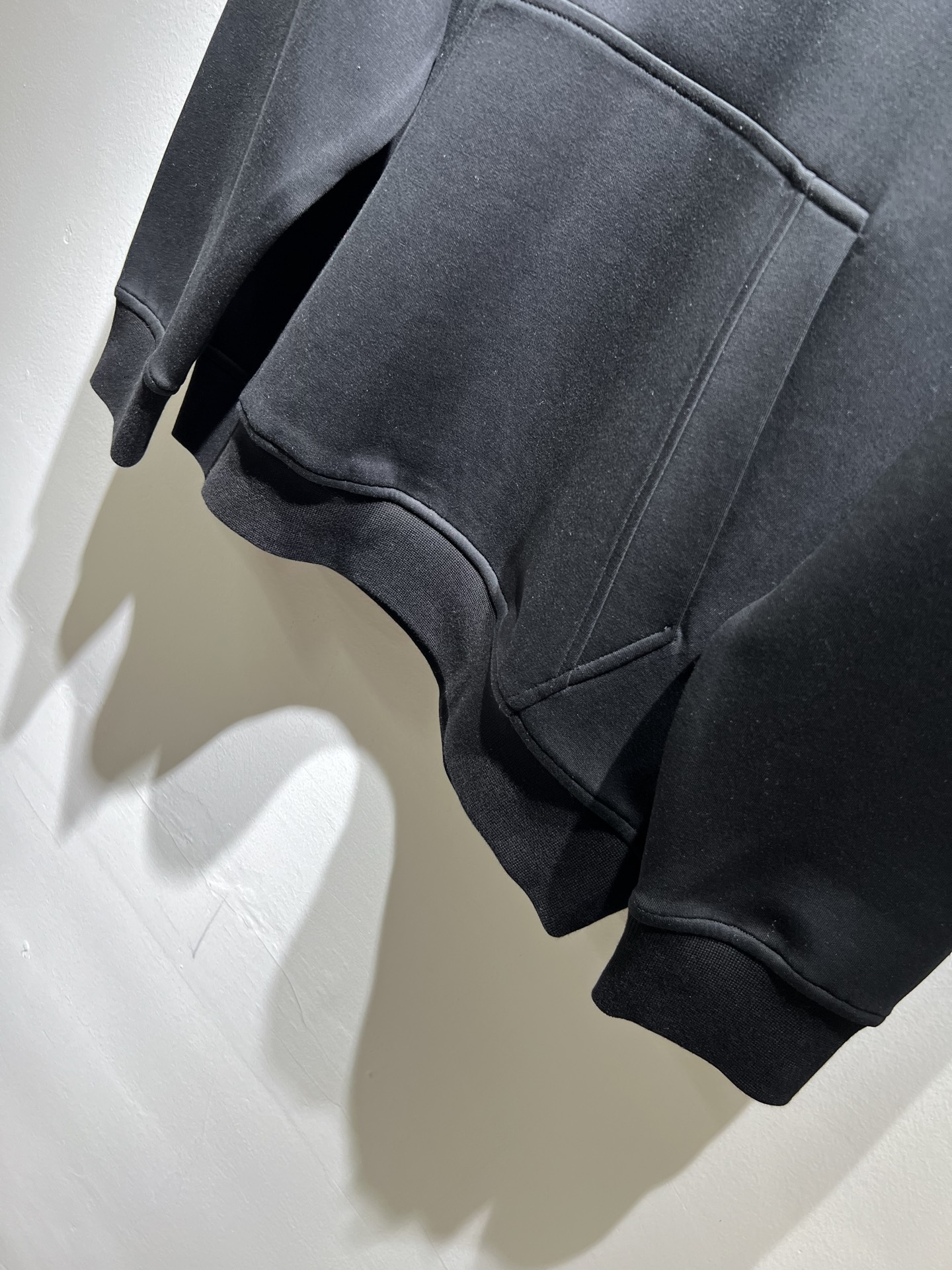 LOE*WE罗*威 2025秋冬男女同款👫长袖连帽卫衣，意大利原厂订单渠道，极具个性高级潮风，标志log