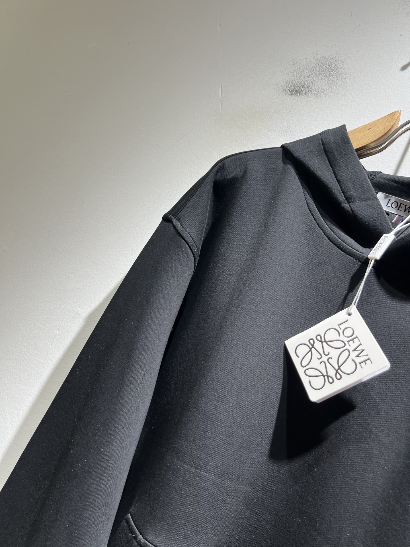 LOE*WE罗*威 2025秋冬男女同款👫长袖连帽卫衣，意大利原厂订单渠道，极具个性高级潮风，标志log