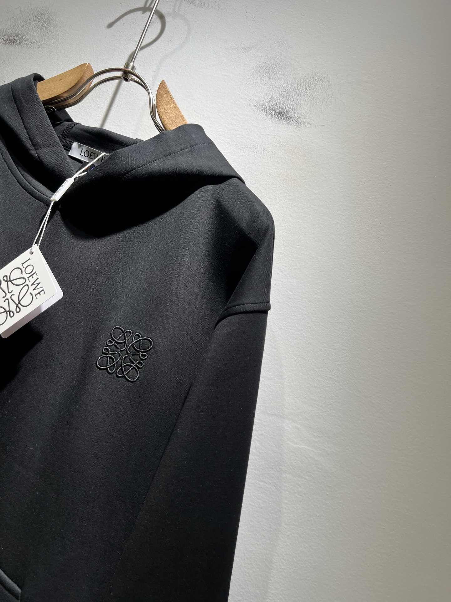 LOE*WE罗*威 2025秋冬男女同款👫长袖连帽卫衣，意大利原厂订单渠道，极具个性高级潮风，标志log