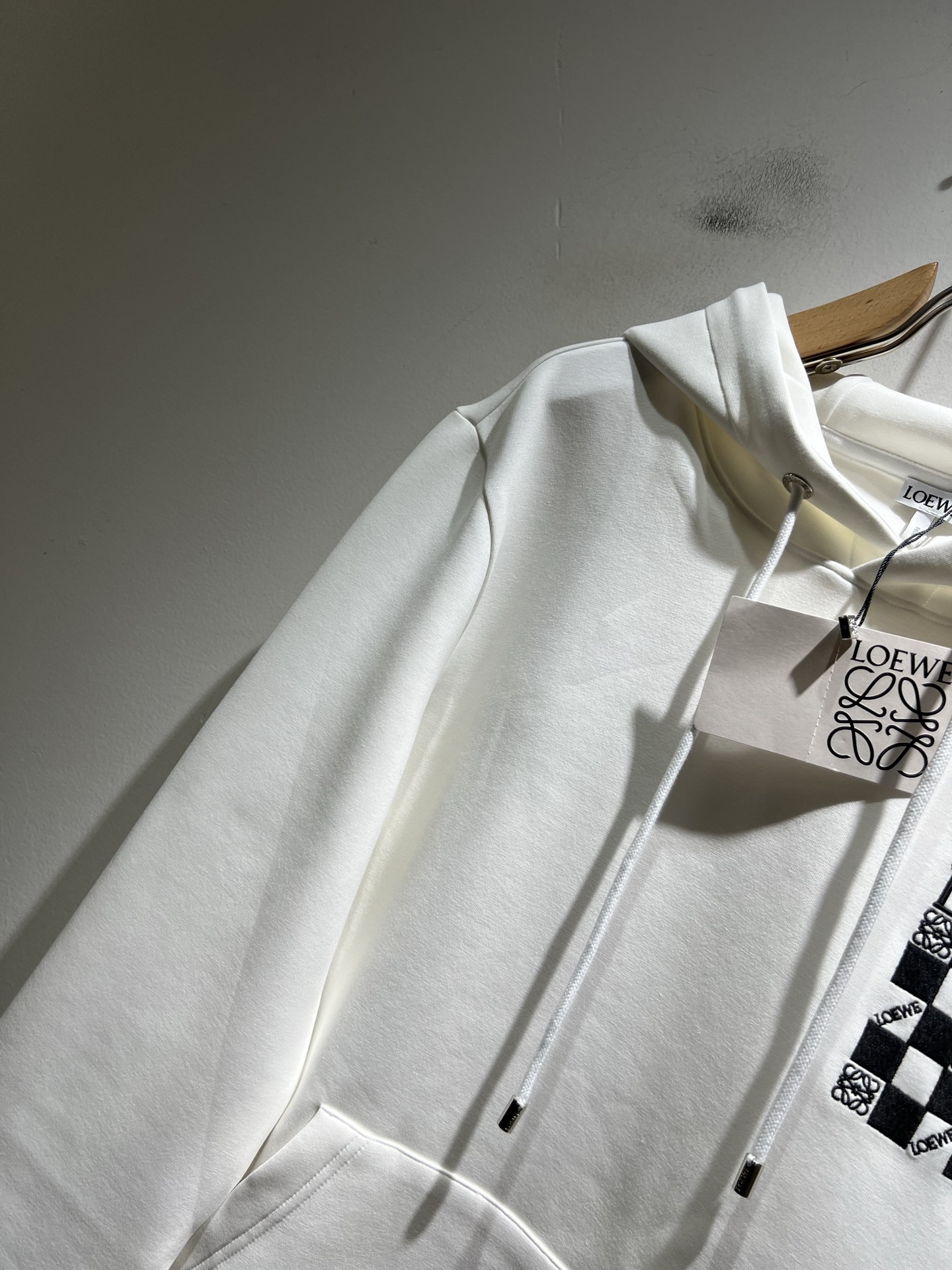 LOE*WE罗*威 2025秋冬男女同款👫长袖连帽卫衣，意大利原厂订单渠道，极具个性高级潮风，标志log