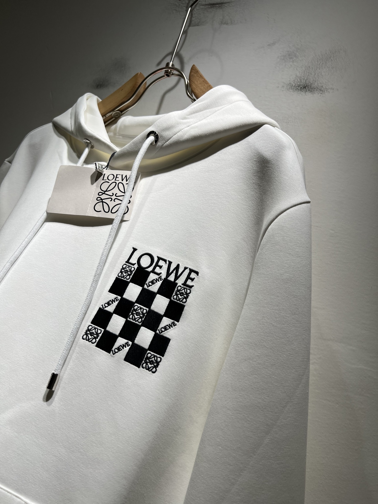 LOE*WE罗*威 2025秋冬男女同款👫长袖连帽卫衣，意大利原厂订单渠道，极具个性高级潮风，标志log