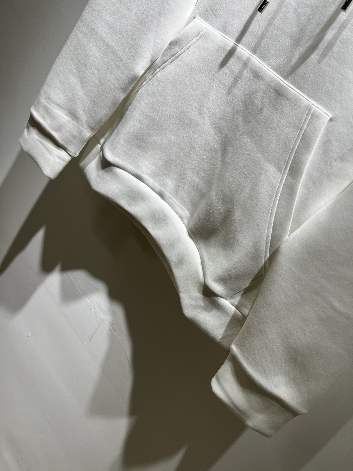 LOE*WE罗*威 2025秋冬男女同款👫长袖连帽卫衣，意大利原厂订单渠道，极具个性高级潮风，标志log