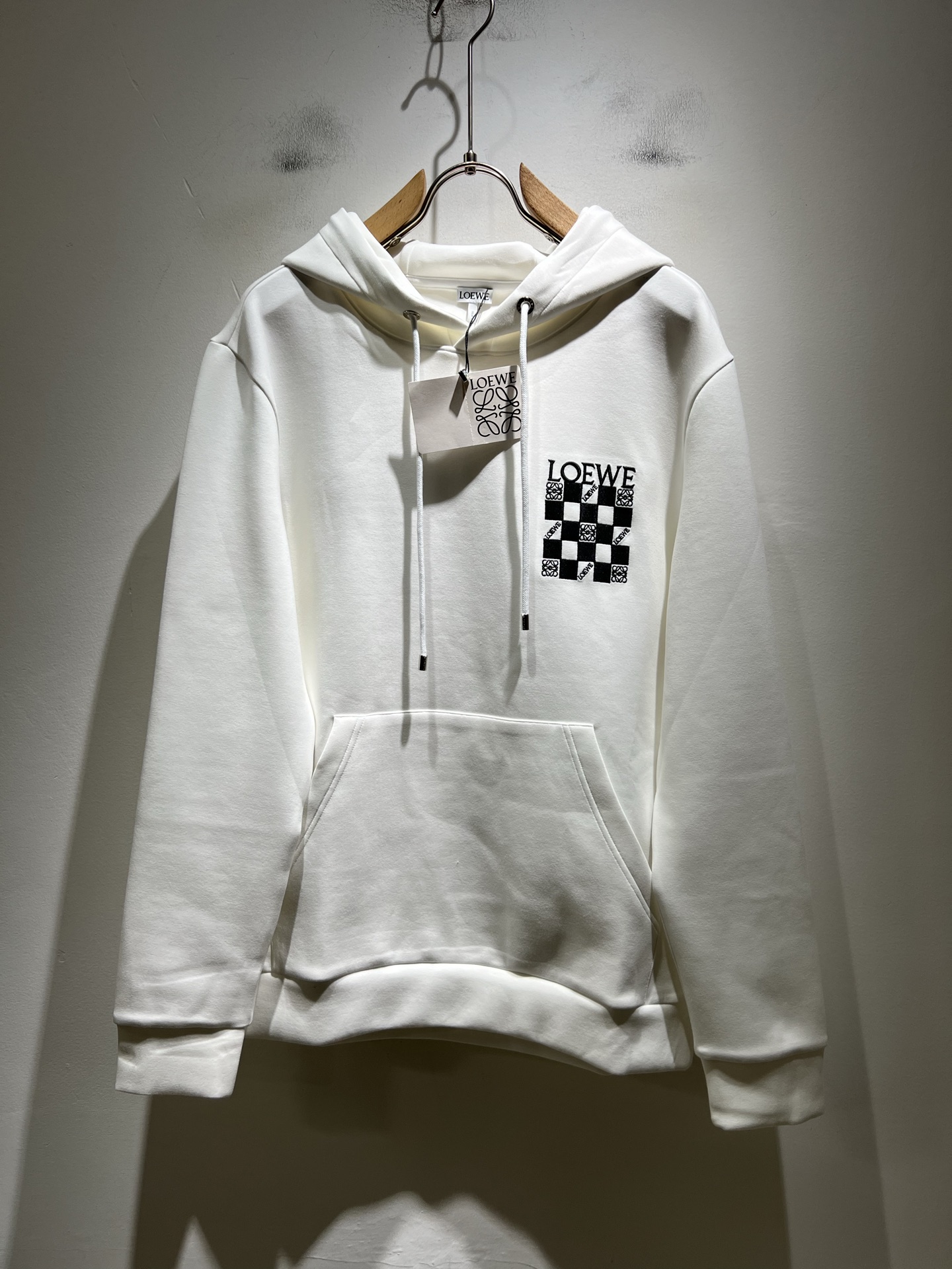 LOE*WE罗*威 2025秋冬男女同款👫长袖连帽卫衣，意大利原厂订单渠道，极具个性高级潮风，标志log