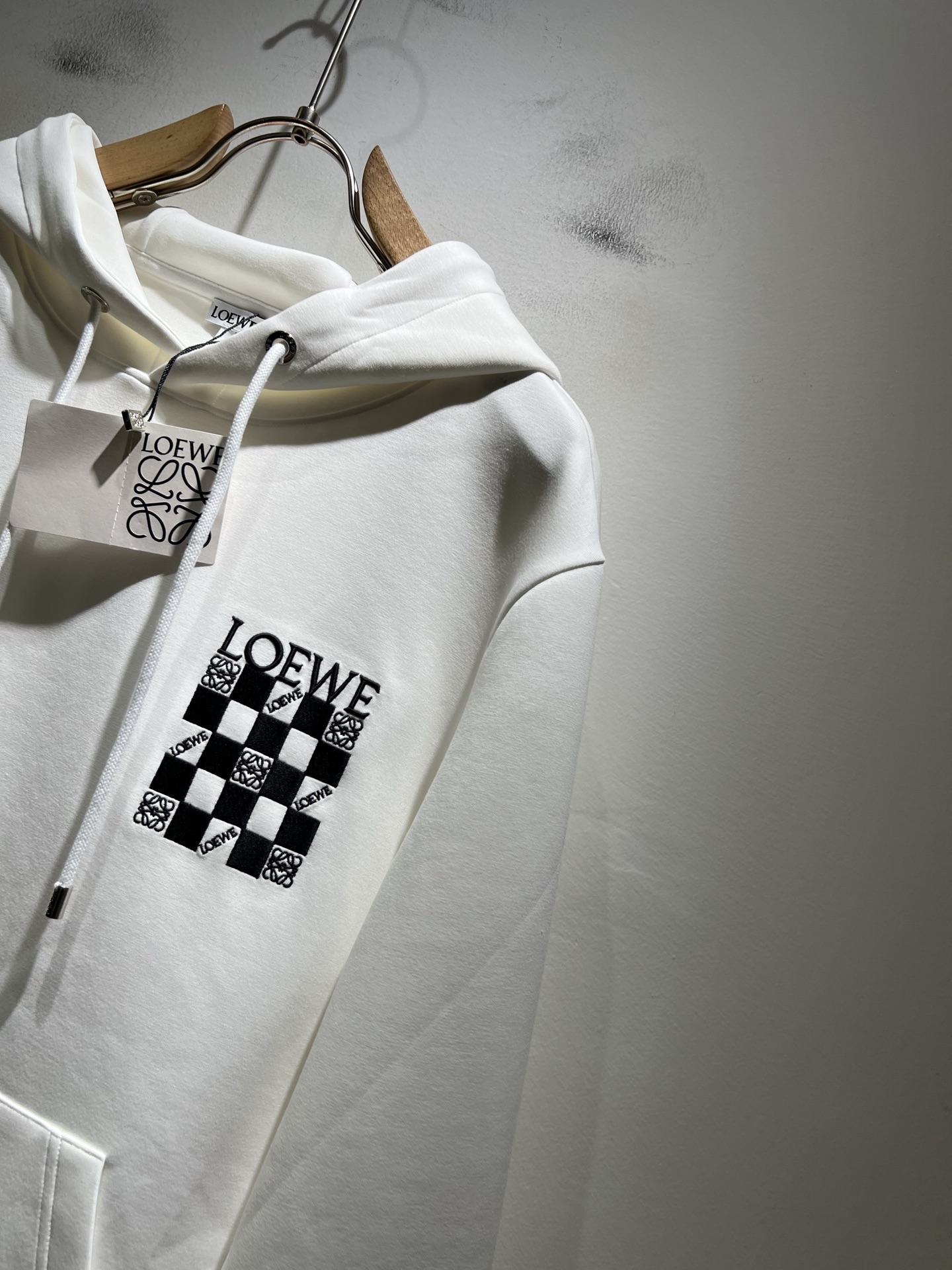 LOE*WE罗*威 2025秋冬男女同款👫长袖连帽卫衣，意大利原厂订单渠道，极具个性高级潮风，标志log