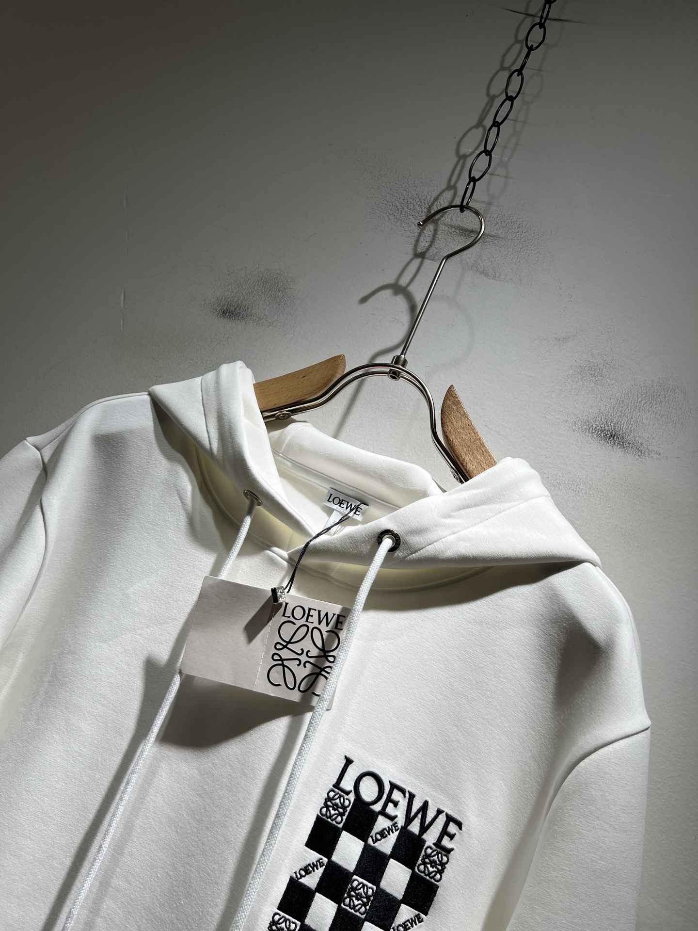 LOE*WE罗*威 2025秋冬男女同款👫长袖连帽卫衣，意大利原厂订单渠道，极具个性高级潮风，标志log