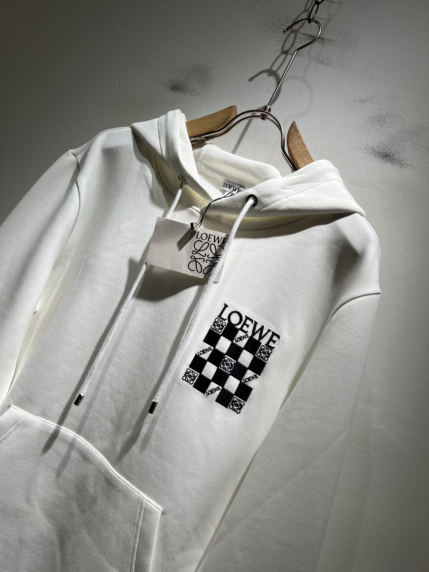 LOE*WE罗*威 2025秋冬男女同款👫长袖连帽卫衣，意大利原厂订单渠道，极具个性高级潮风，标志log