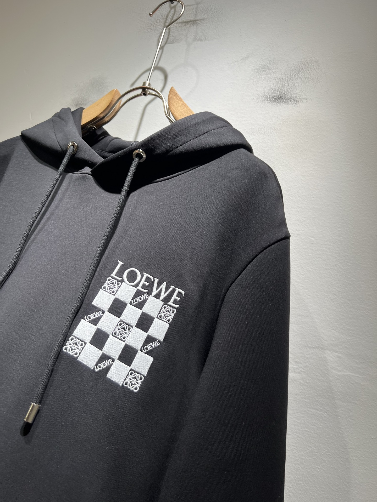 LOE*WE罗*威 2025秋冬男女同款👫长袖连帽卫衣，意大利原厂订单渠道，极具个性高级潮风，标志log