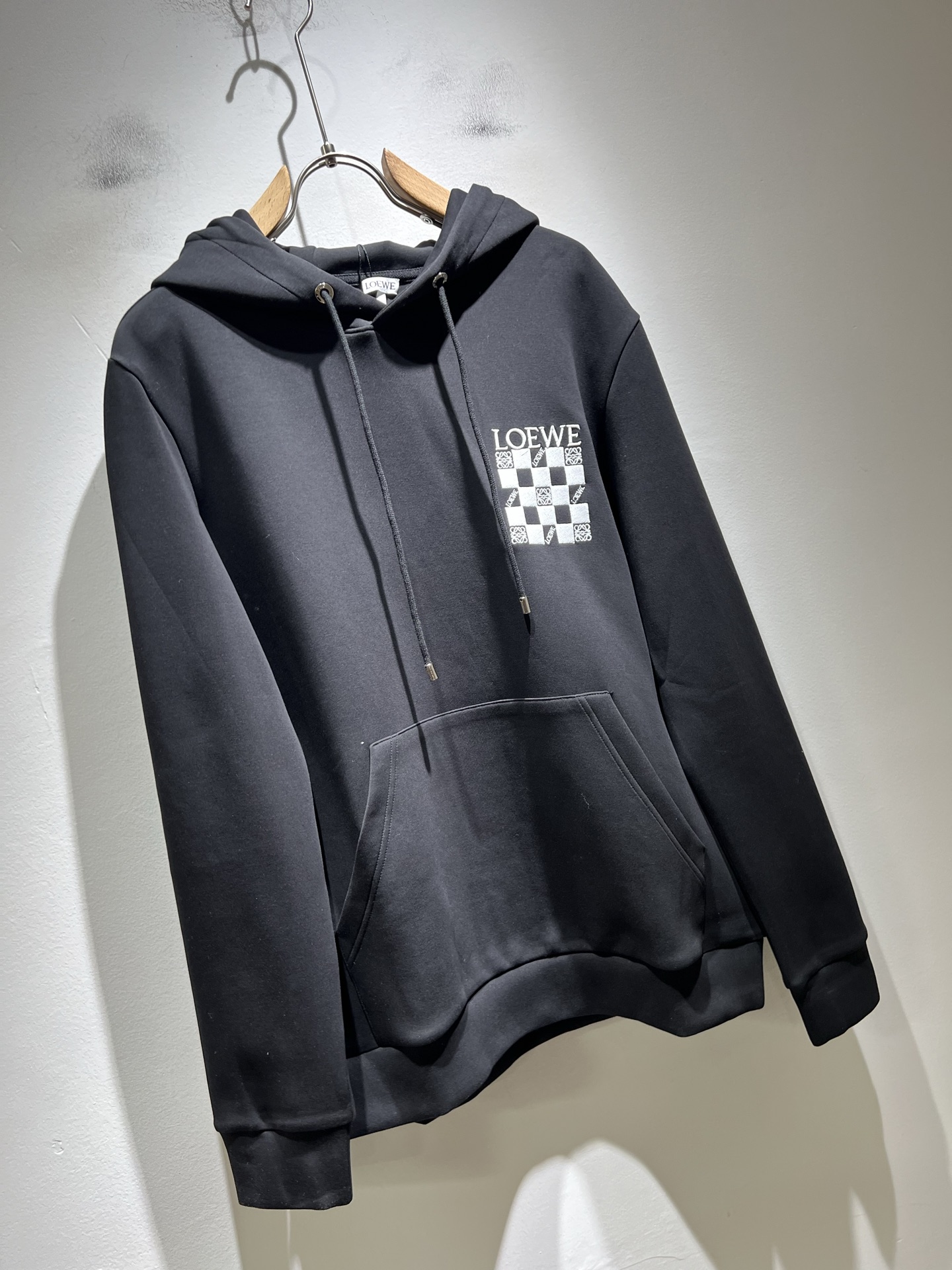 LOE*WE罗*威 2025秋冬男女同款👫长袖连帽卫衣，意大利原厂订单渠道，极具个性高级潮风，标志log