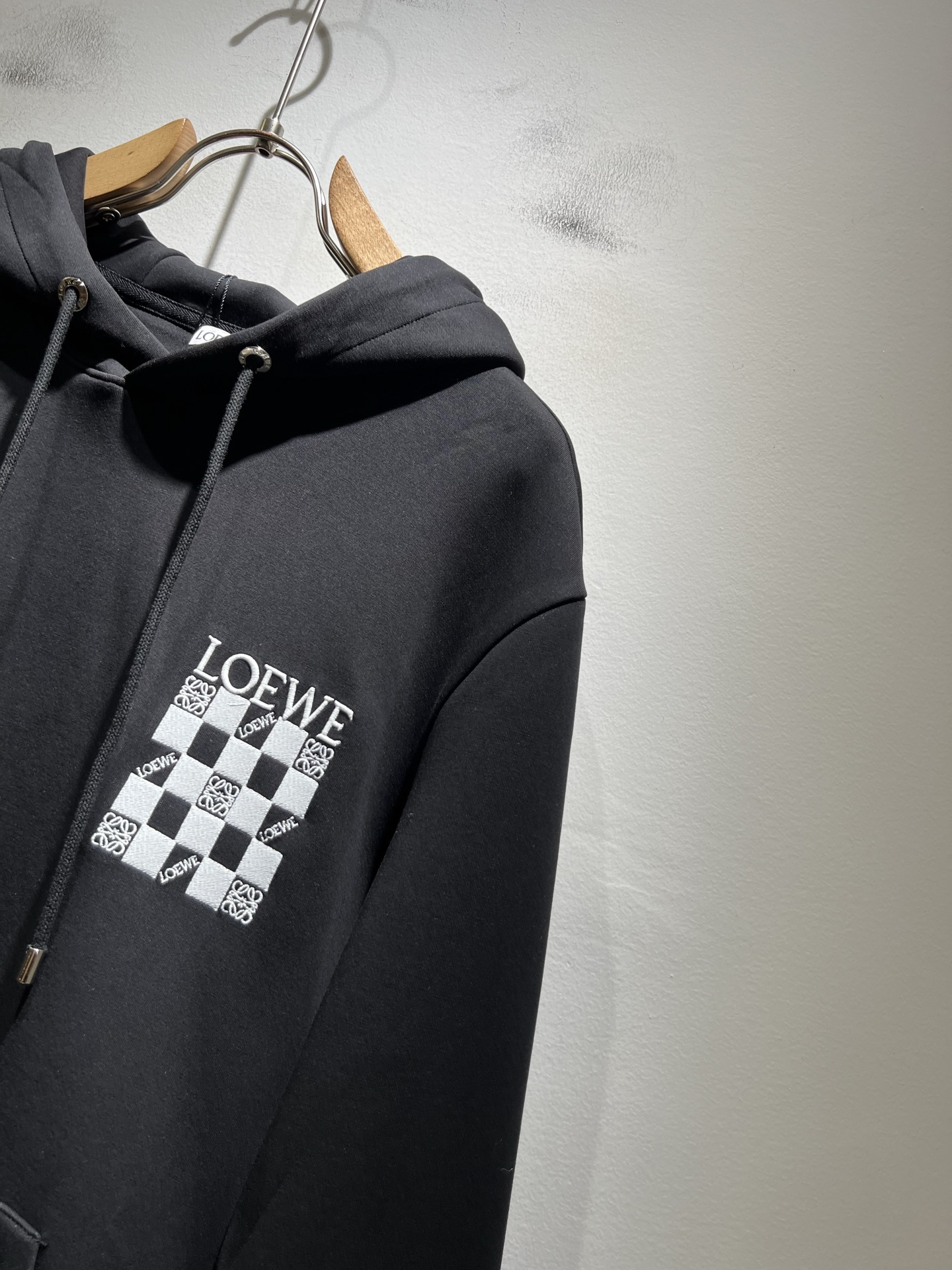 LOE*WE罗*威 2025秋冬男女同款👫长袖连帽卫衣，意大利原厂订单渠道，极具个性高级潮风，标志log