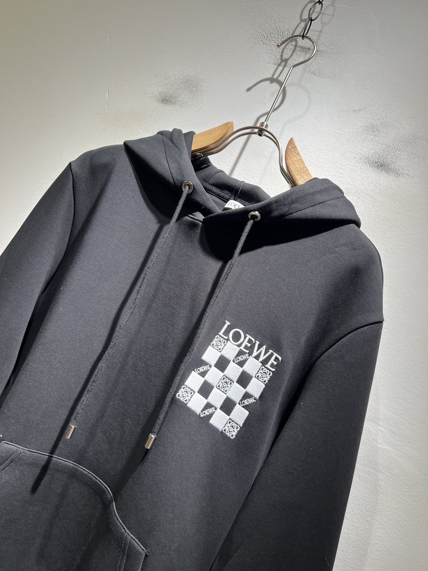 LOE*WE罗*威 2025秋冬男女同款👫长袖连帽卫衣，意大利原厂订单渠道，极具个性高级潮风，标志log