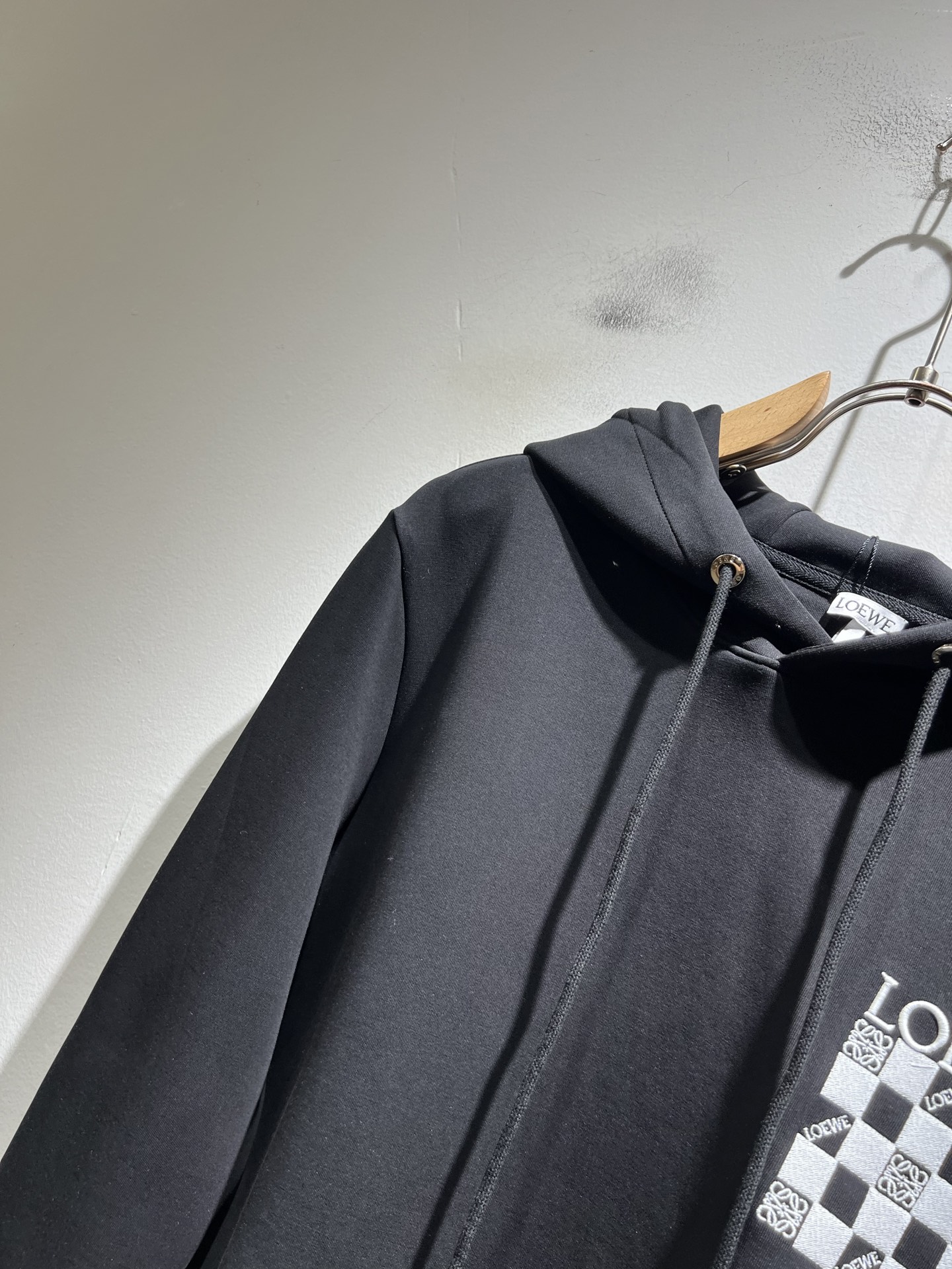 LOE*WE罗*威 2025秋冬男女同款👫长袖连帽卫衣，意大利原厂订单渠道，极具个性高级潮风，标志log