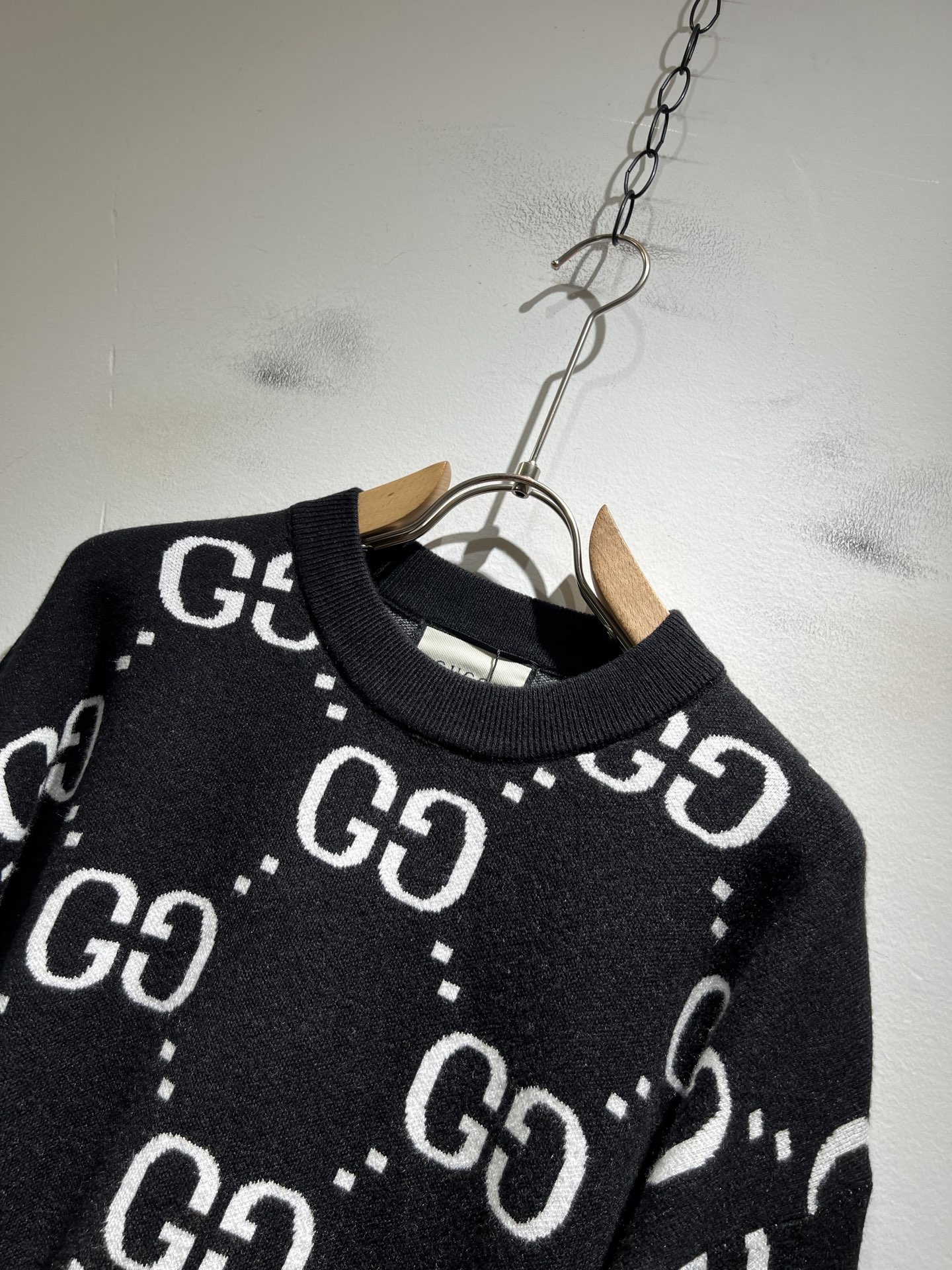 GUC*I 古家 2025秋冬新款男女同款👫 高克重针织羊毛衫，全景钩织GG标识logo图案设计！ 贸易