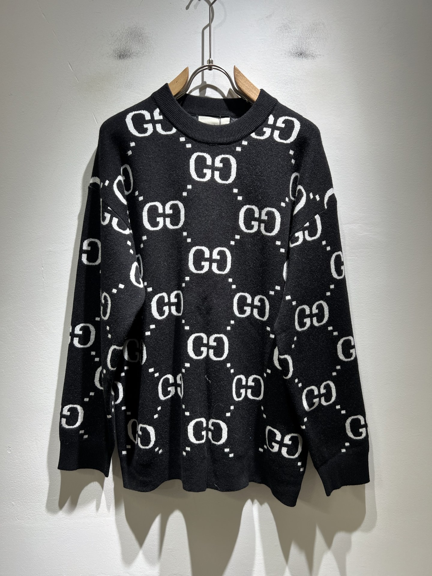 GUC*I 古家 2025秋冬新款男女同款👫 高克重针织羊毛衫，全景钩织GG标识logo图案设计！ 贸易