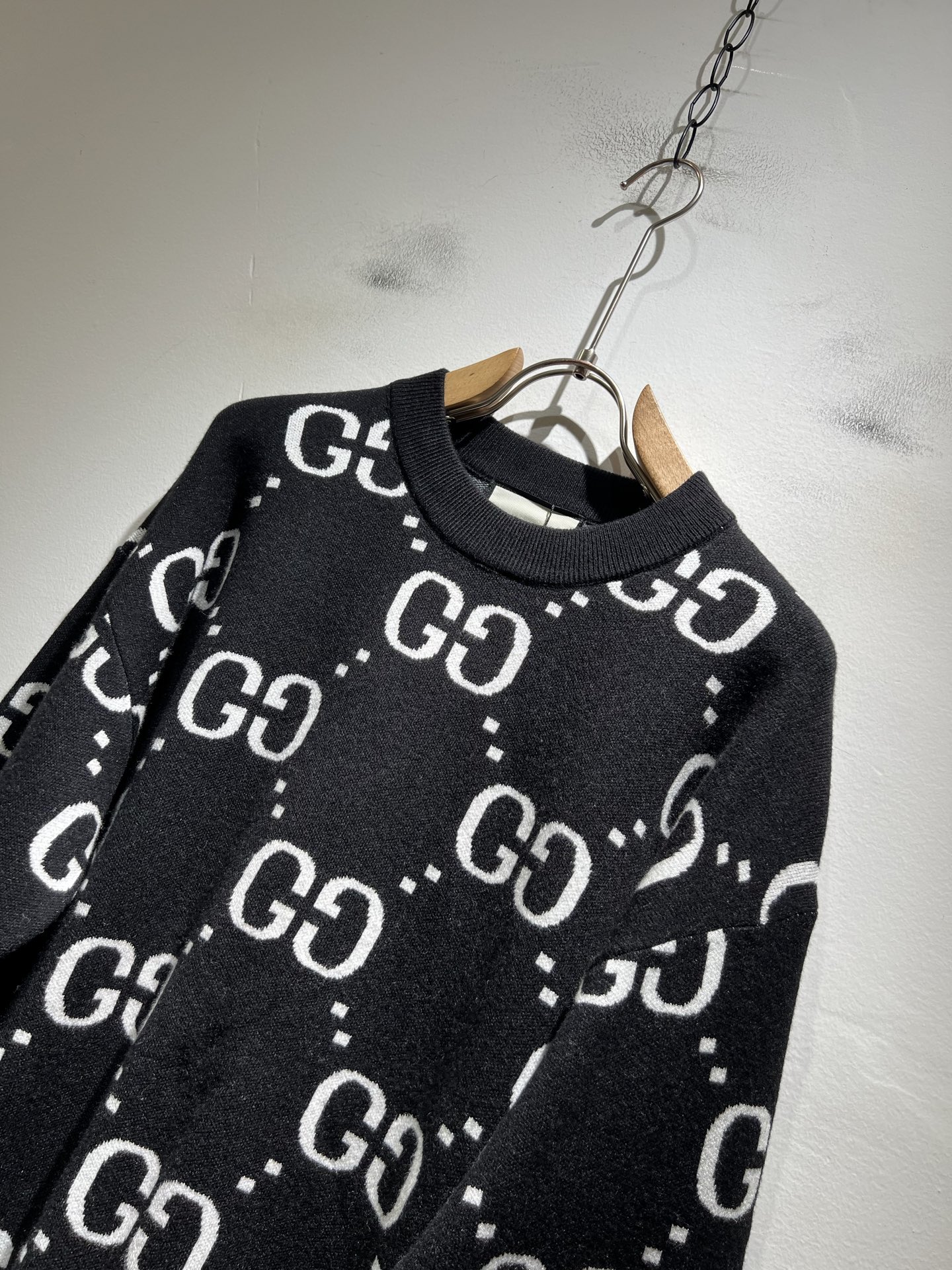 GUC*I 古家 2025秋冬新款男女同款👫 高克重针织羊毛衫，全景钩织GG标识logo图案设计！ 贸易