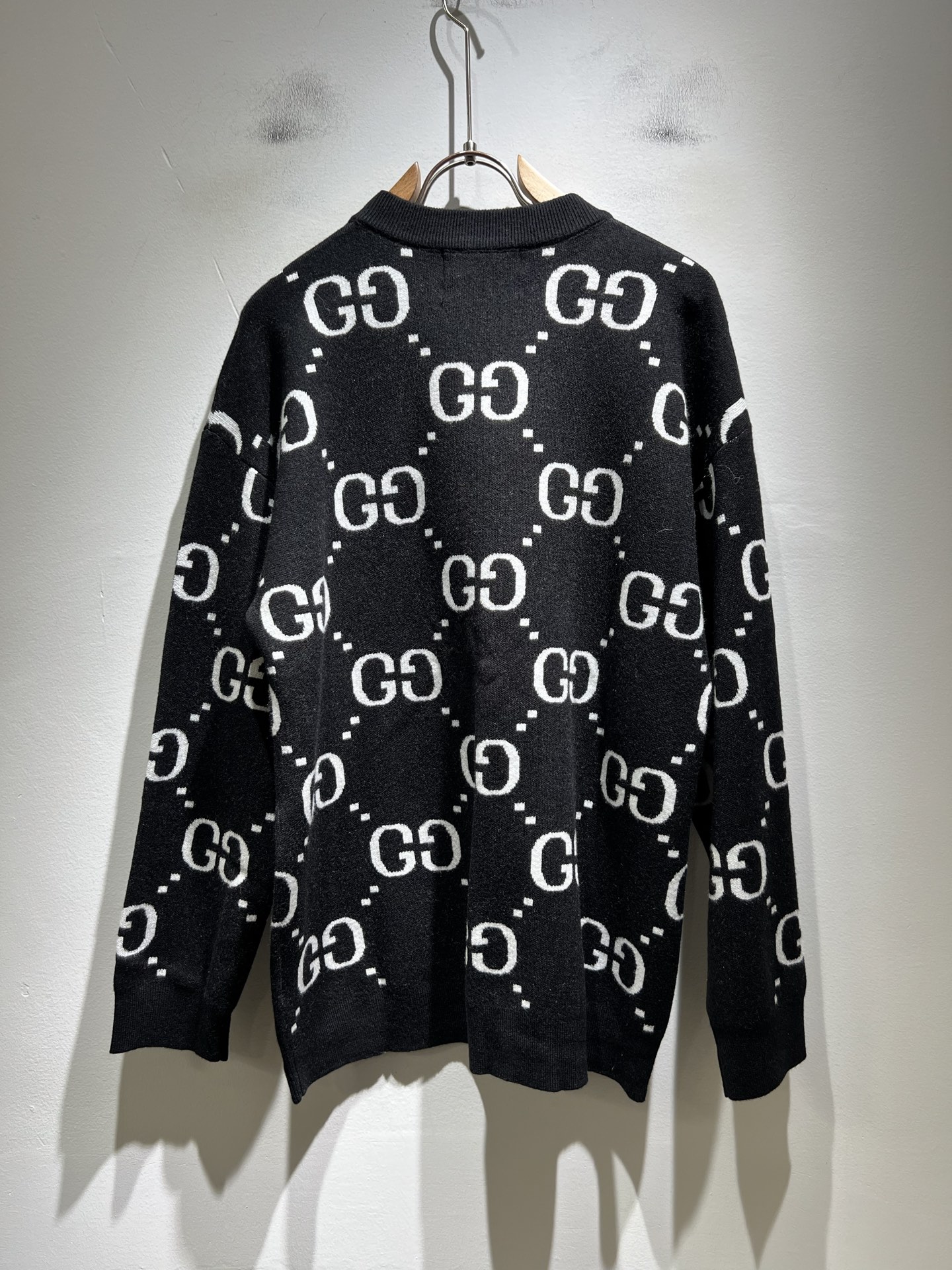 GUC*I 古家 2025秋冬新款男女同款👫 高克重针织羊毛衫，全景钩织GG标识logo图案设计！ 贸易