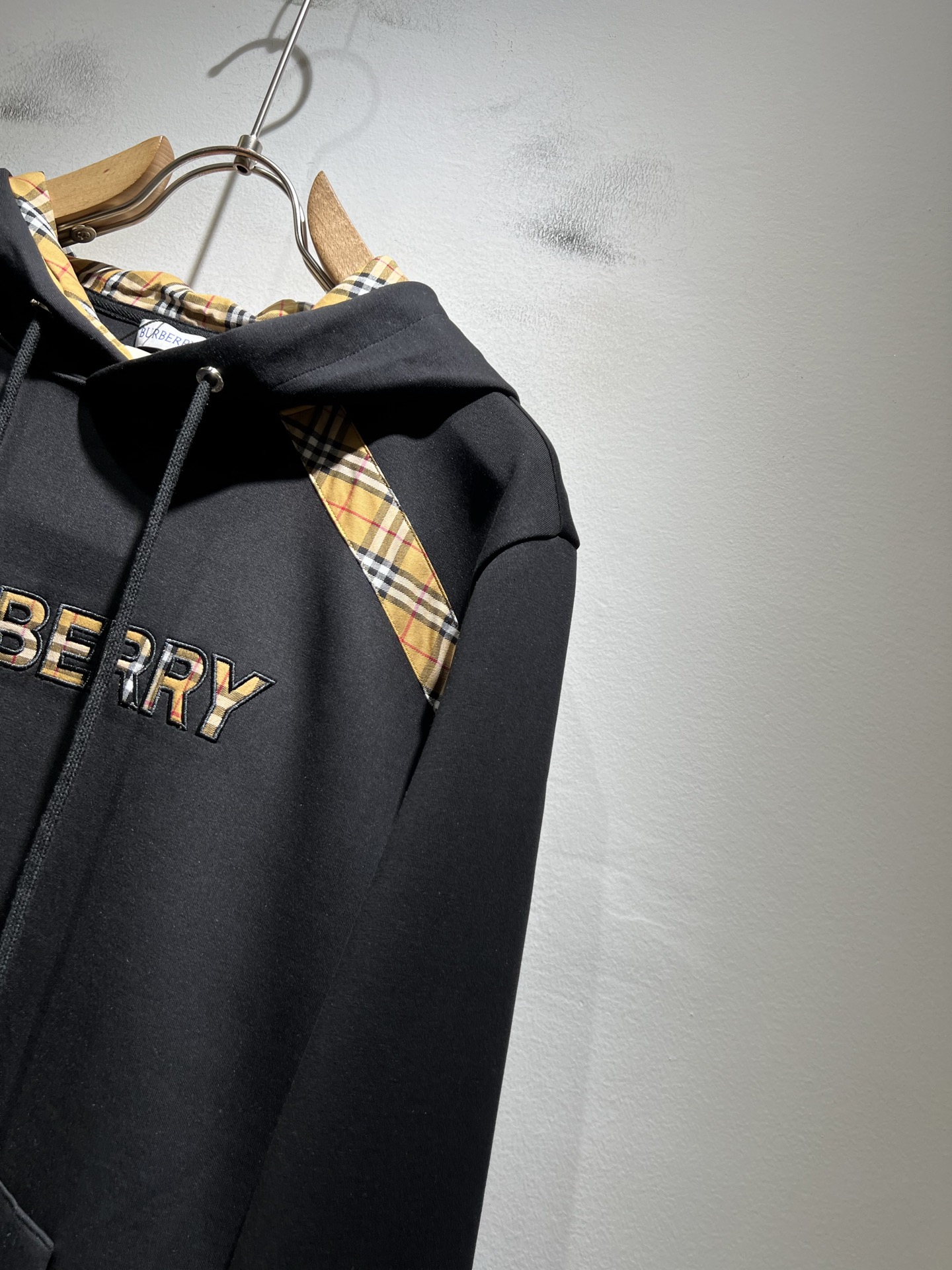 BURBER*Y巴*莉 2025秋冬新款男女同款👫基础休闲百搭棉质连帽卫衣，男女同款卫衣！贸易公司渠道稀
